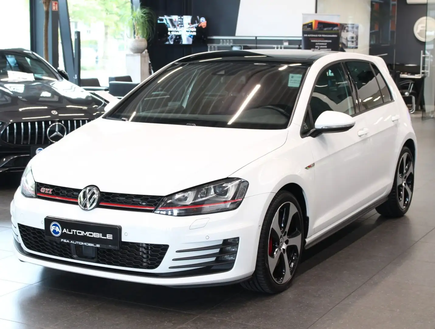 Volkswagen Golf 2.0 TSI GTI Perf.*DSG*Navi*Kamera*PANO Weiß - 1