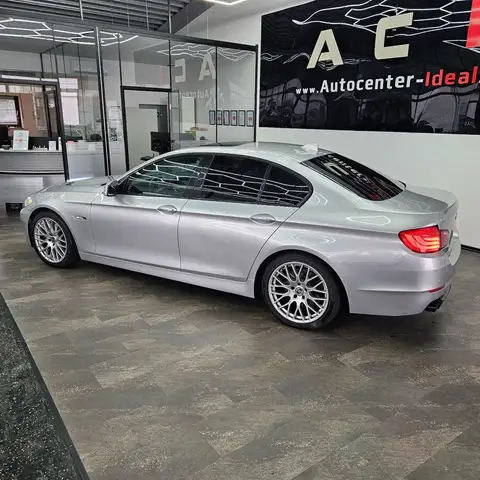 BMW 5 Series view 4
