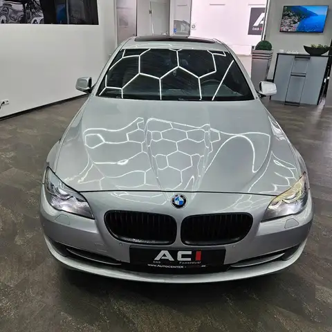BMW 5 Series view 11