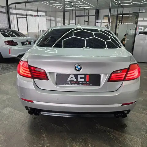 BMW 5 Series view 7