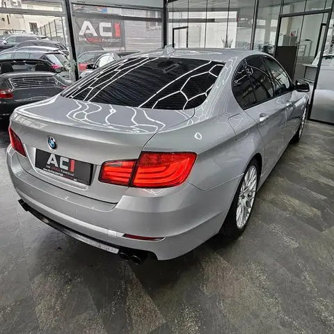BMW 5 Series view 8
