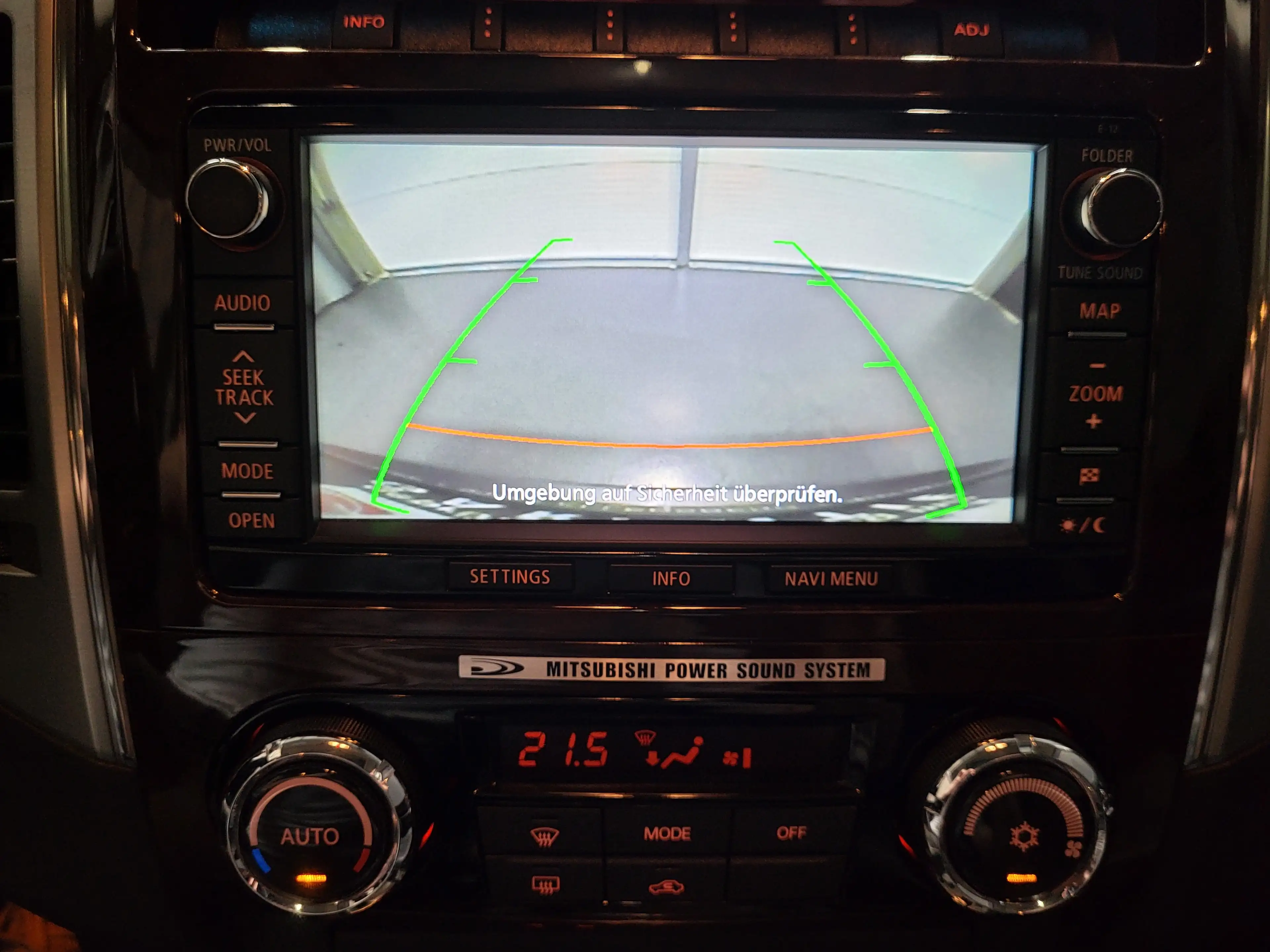 Mitsubishi Pajero 3.2 DI-D Top *Navi| Xenon| Kamera| AHK* — photo 12