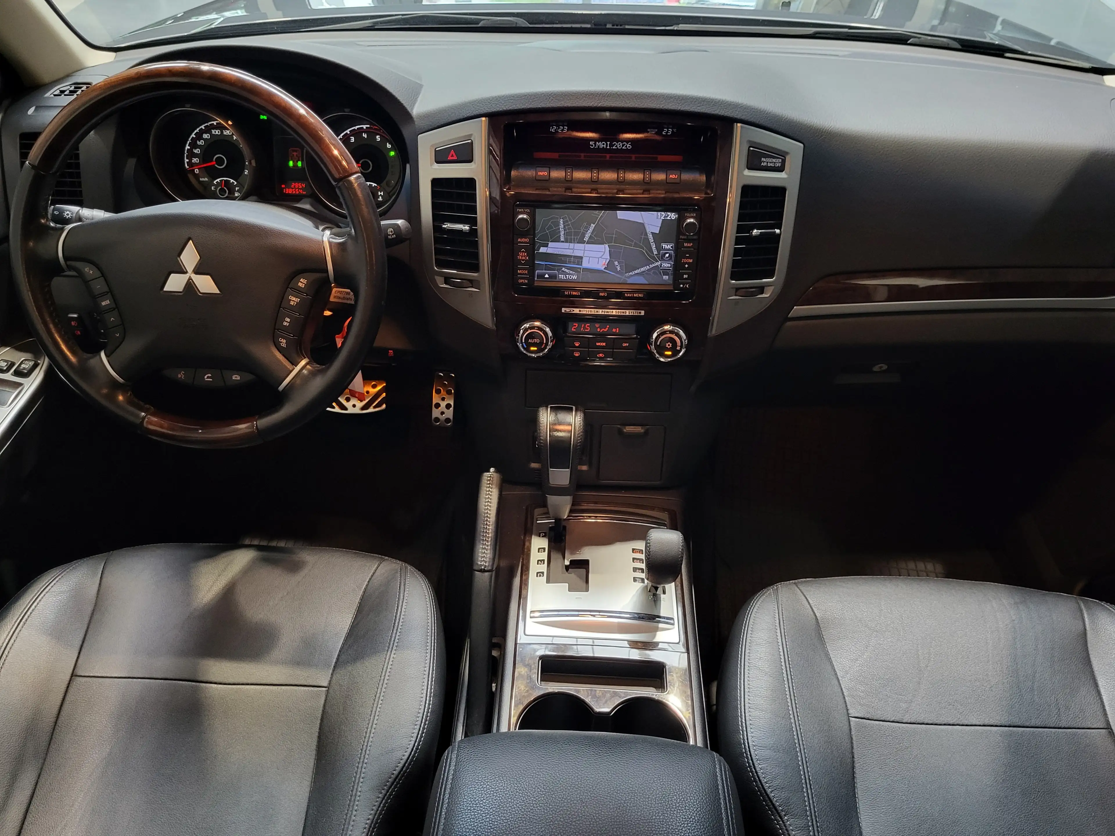 Mitsubishi Pajero 3.2 DI-D Top *Navi| Xenon| Kamera| AHK* — photo 10