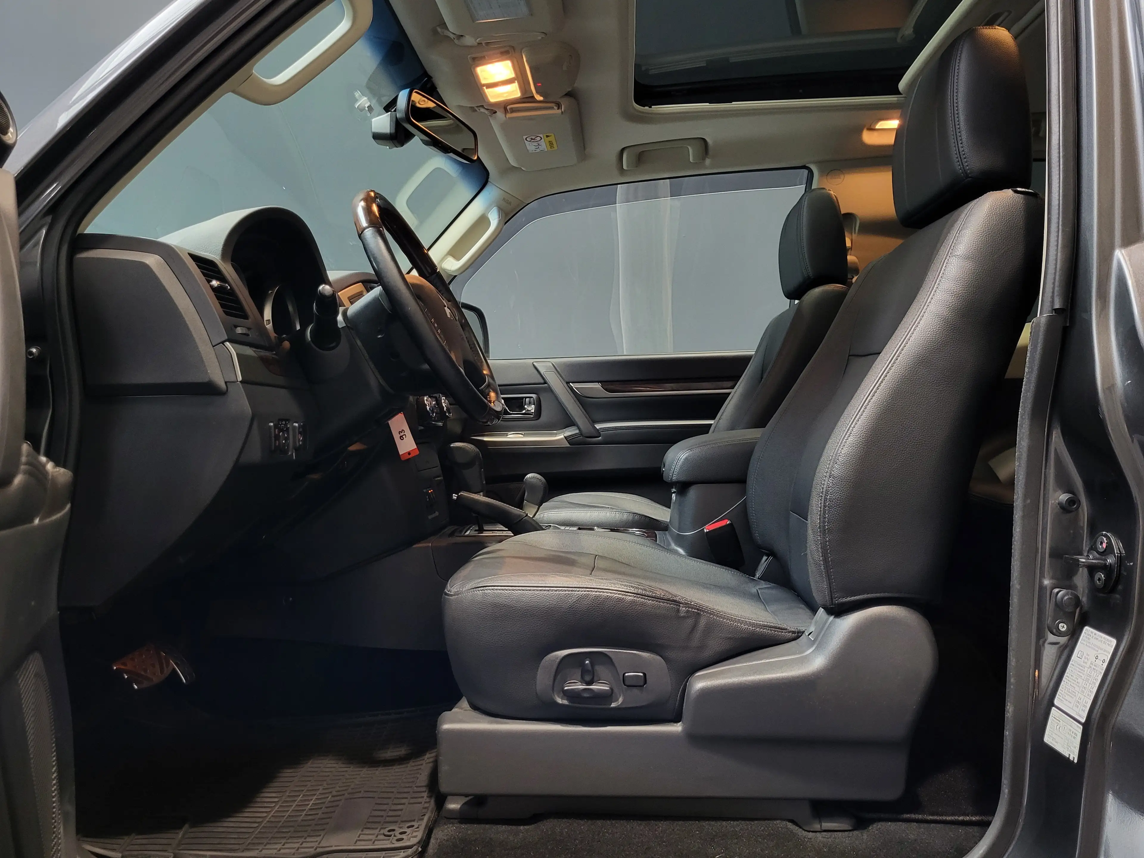 Mitsubishi Pajero 3.2 DI-D Top *Navi| Xenon| Kamera| AHK* — photo 7