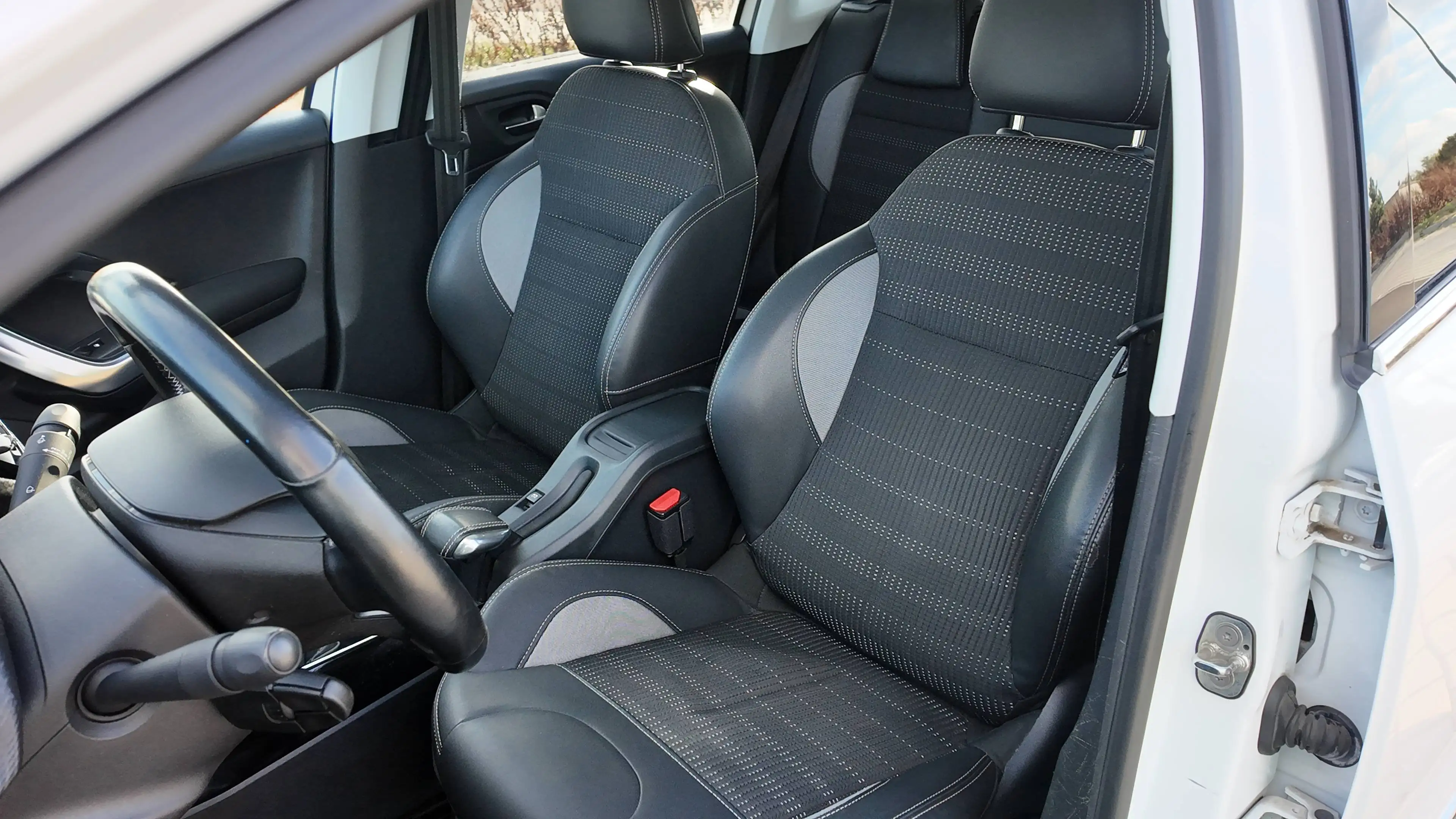 Peugeot 2008 Toit Panoramique — photo 8