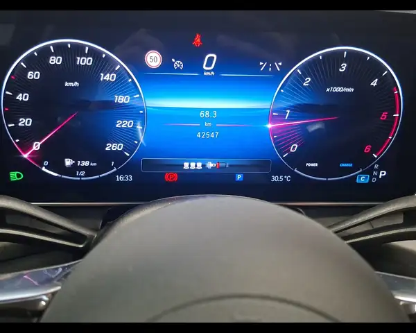Mercedes-Benz GLC view 11