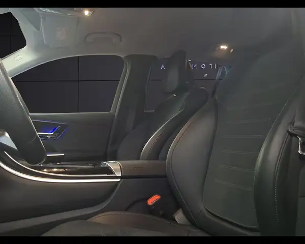 Mercedes-Benz GLC view 9