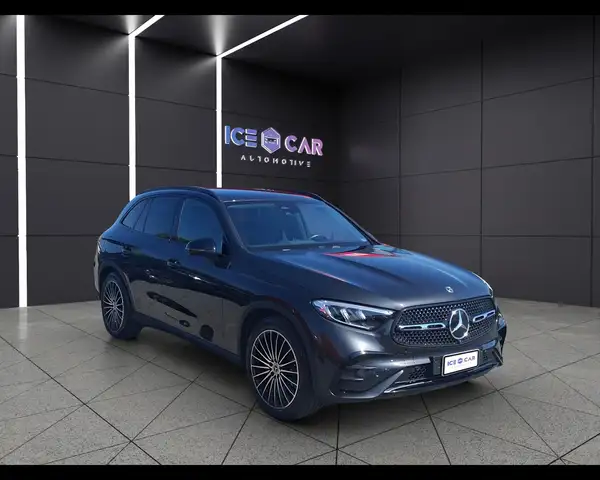 Mercedes-Benz GLC view 3