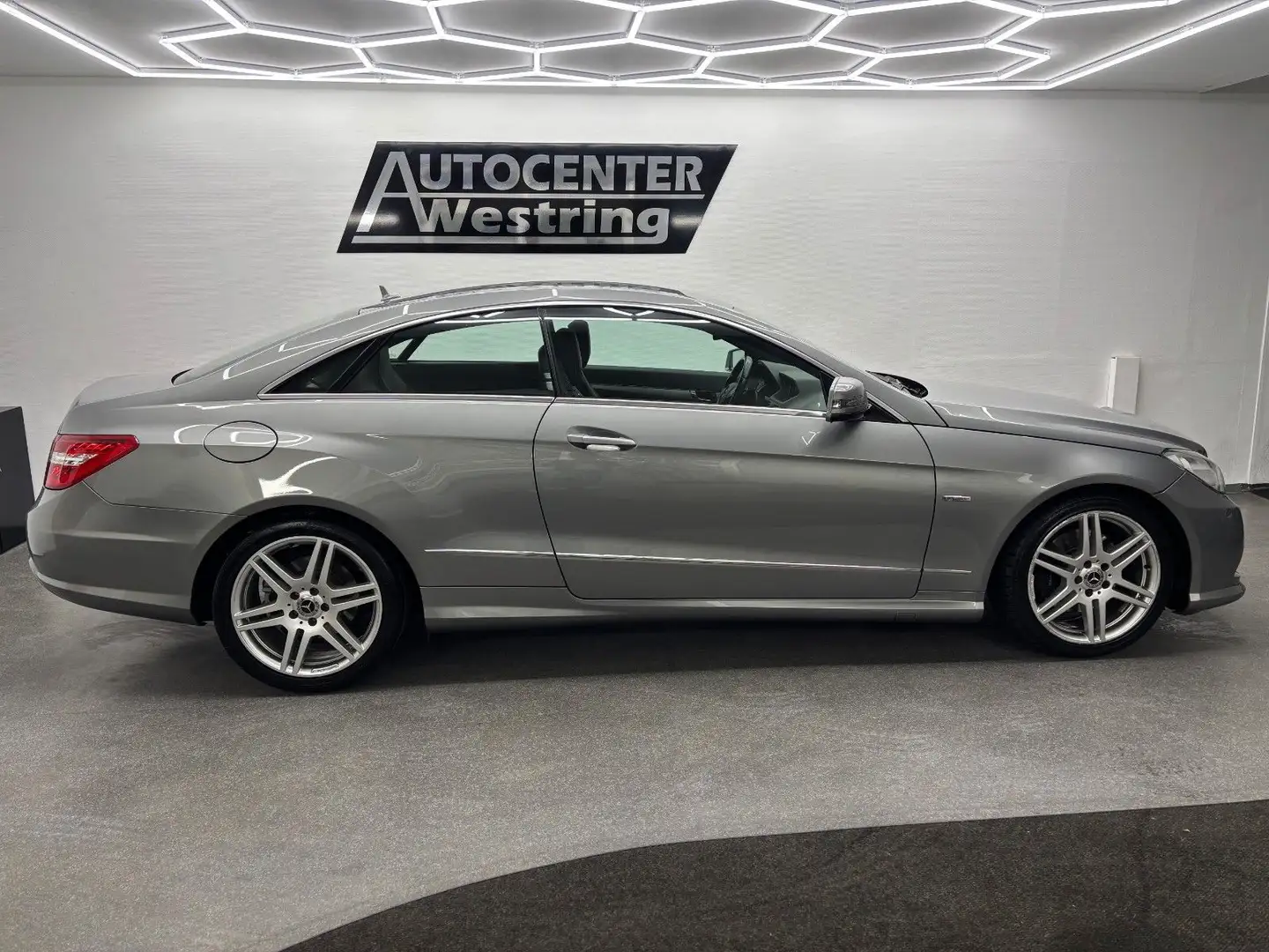 Mercedes-Benz E 200 CGI Coupe BlueEfficiency*AMG Paket*Xenon* Grau - 2