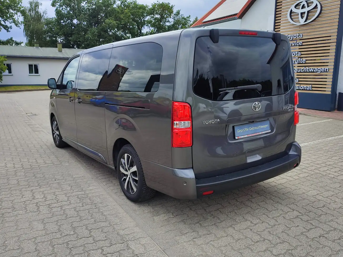 Toyota Proace Verso 2.0 L2 Team Deutschland Grau - 2