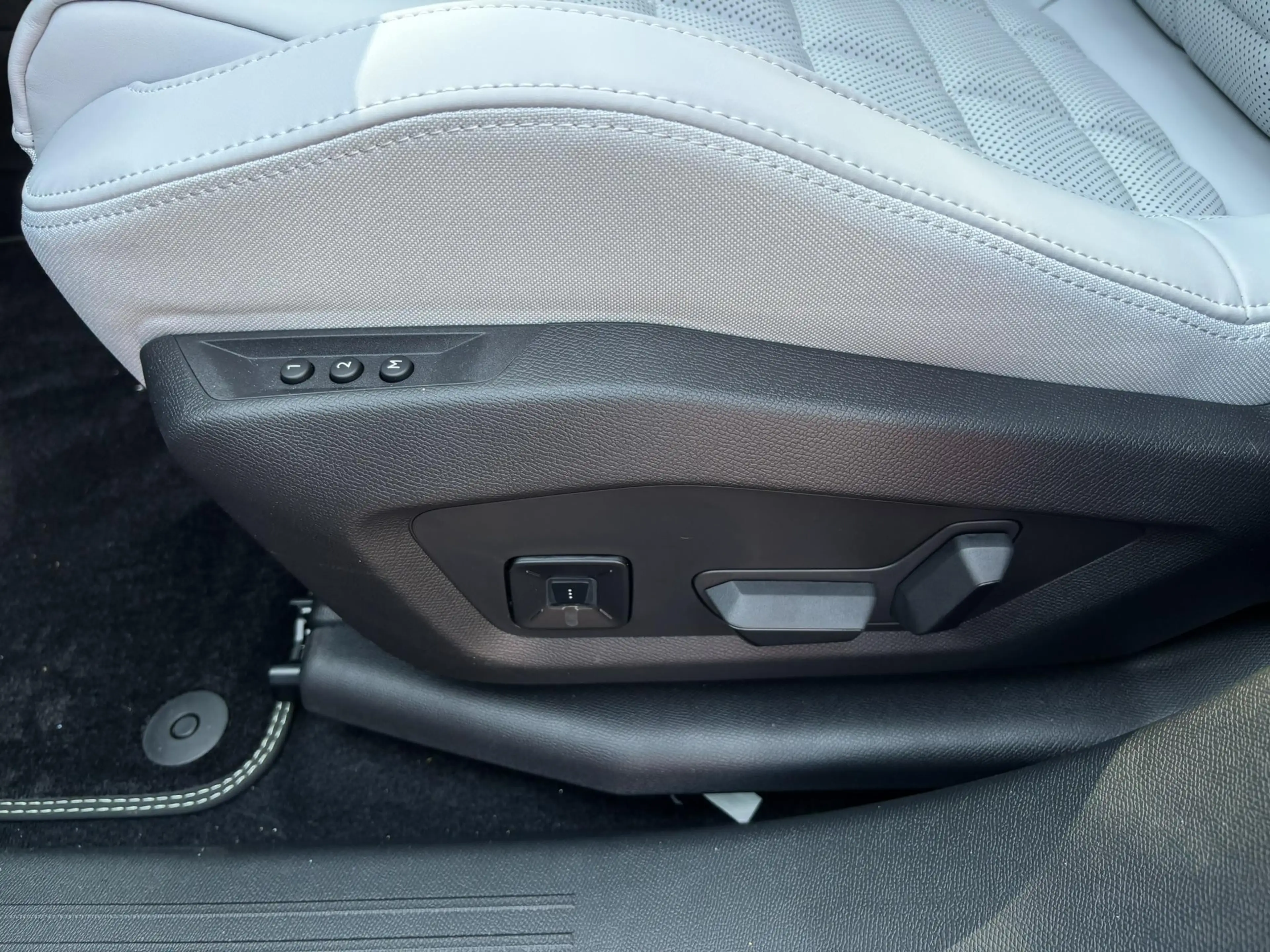 Citroen C5 Aircross Business Comfort Range EV 73kWh 210pk | STOELMASSA — photo 10