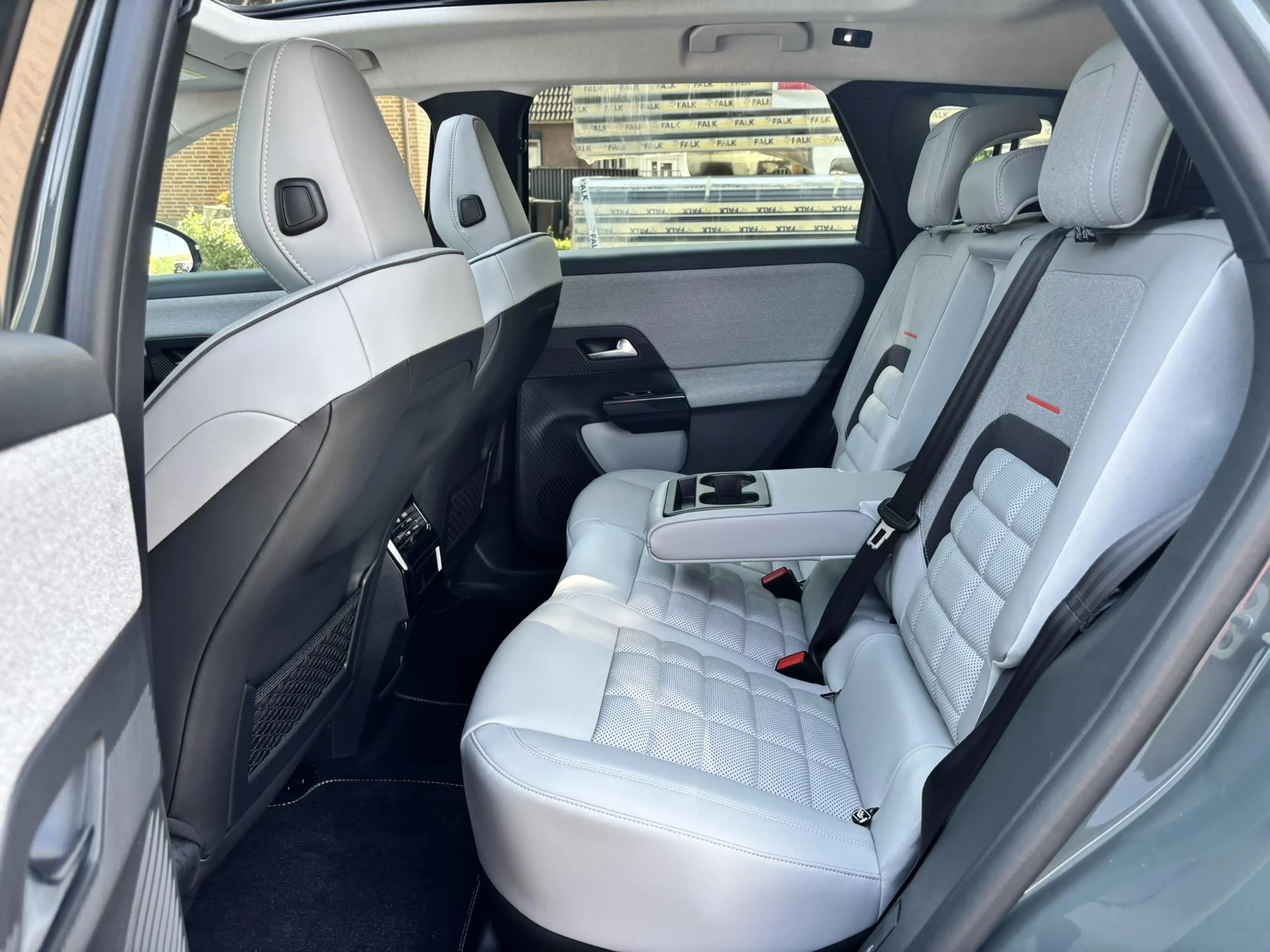 Citroen C5 Aircross Business Comfort Range EV 73kWh 210pk | STOELMASSA — photo 11
