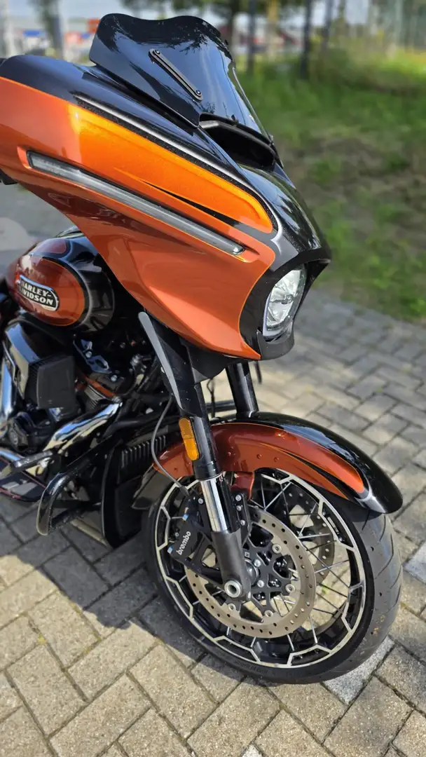 Harley-Davidson Street Glide CVO Biały - 2