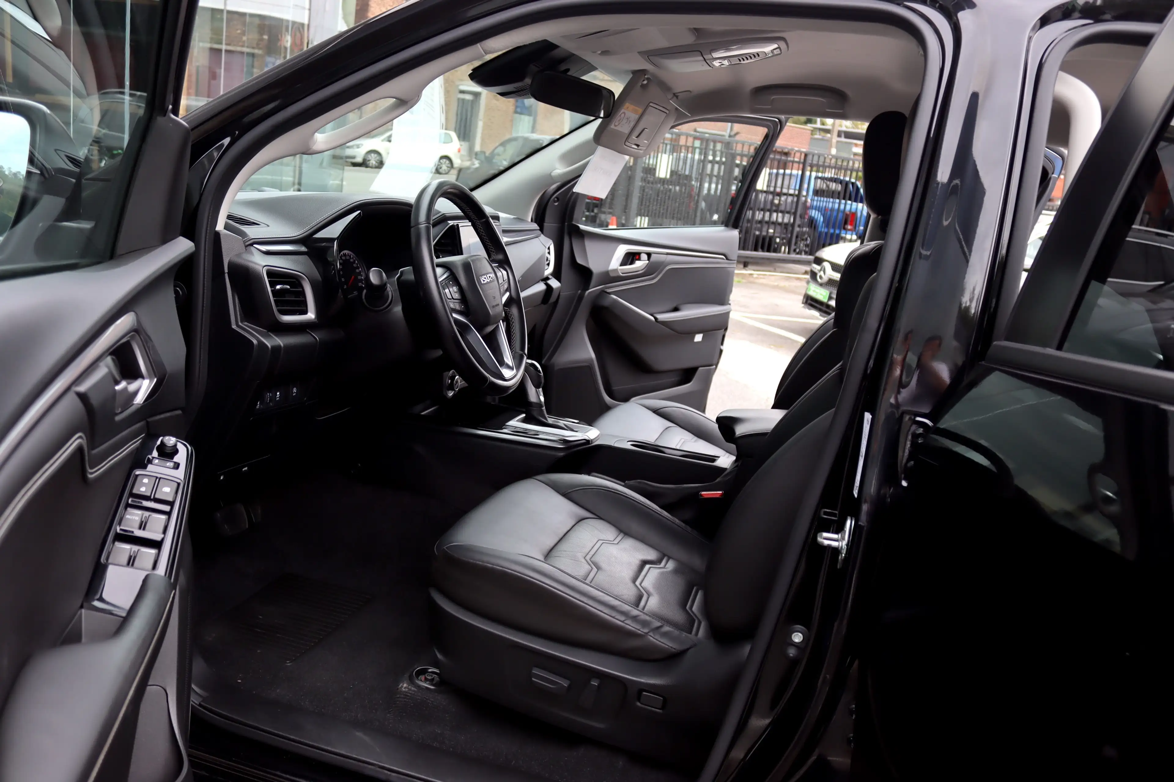 Isuzu D-Max 1.9TURBO 163CV 4X4 BOITE AUTO HARDTOP FULL TVAC — photo 7