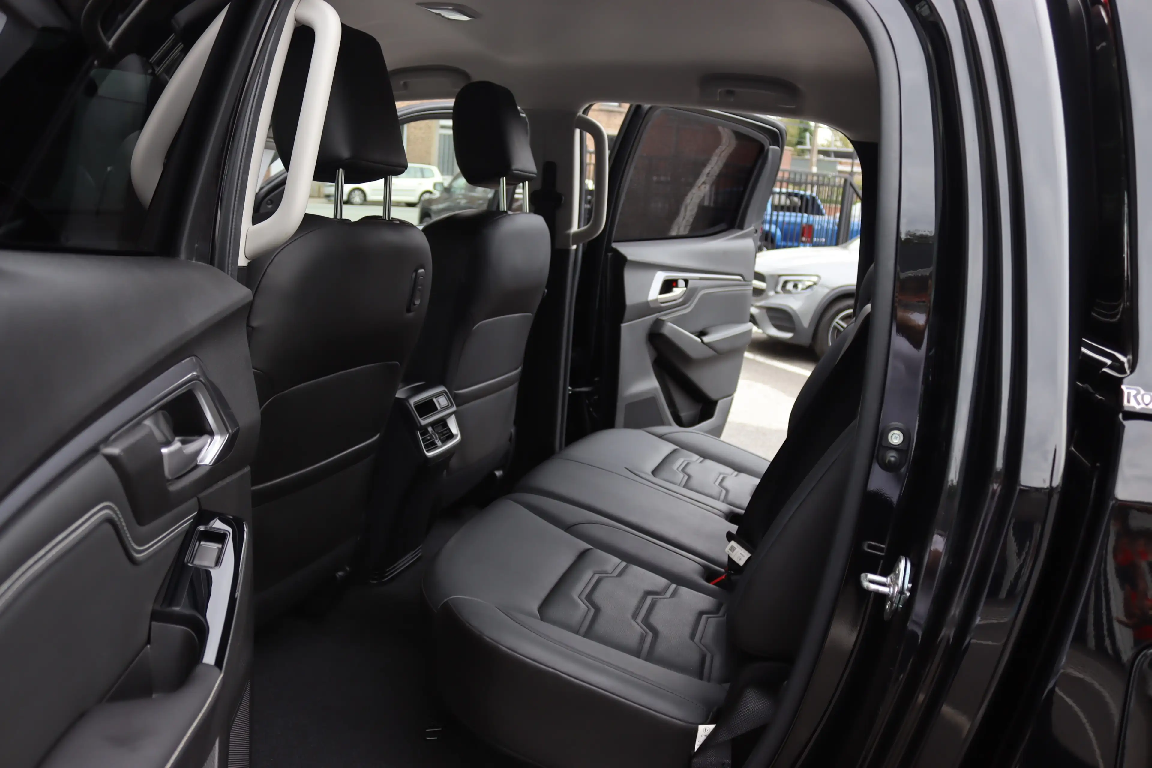 Isuzu D-Max 1.9TURBO 163CV 4X4 BOITE AUTO HARDTOP FULL TVAC — photo 8