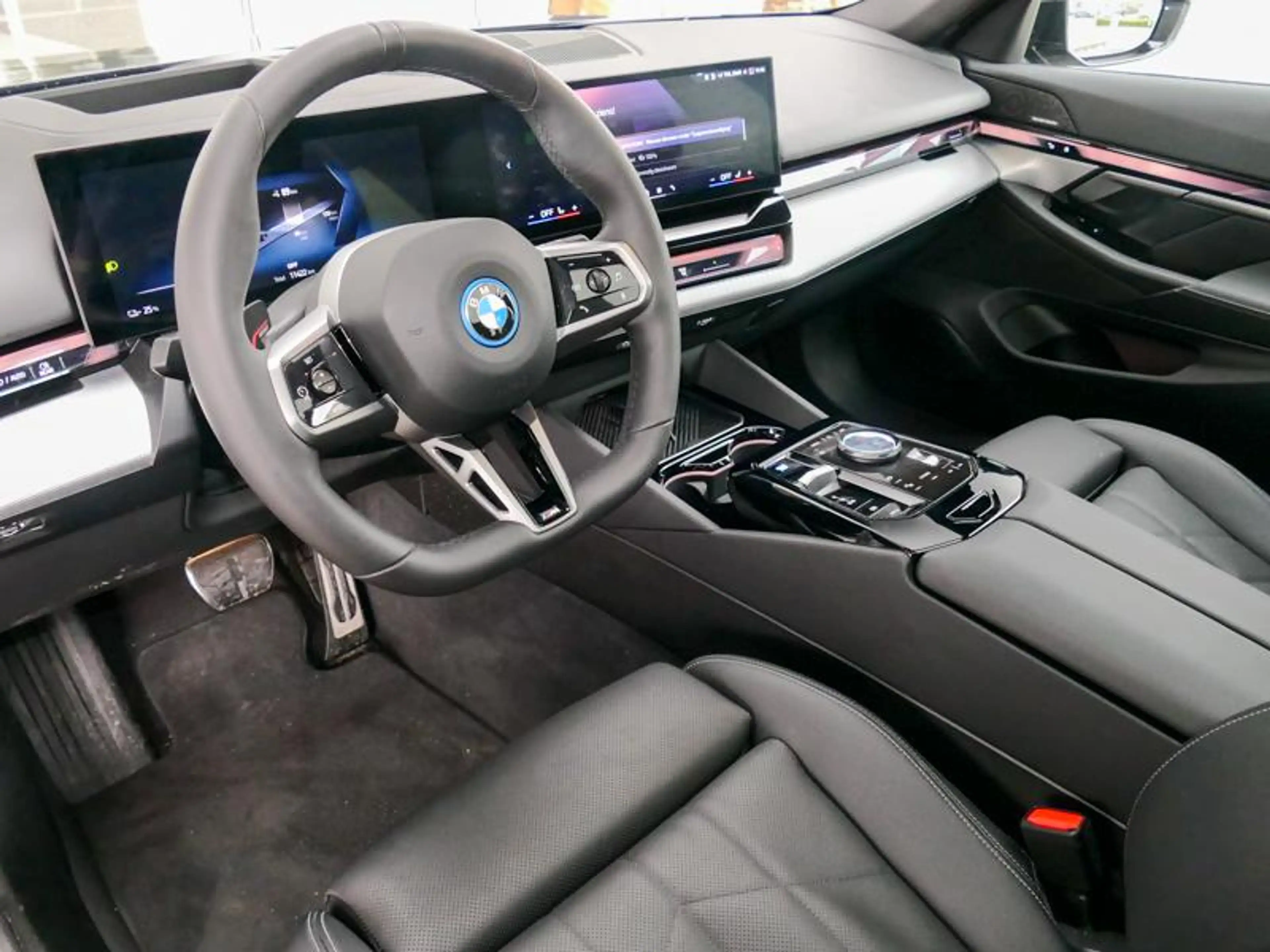 BMW i5 eDrive40 Touring M Sport | PANO | — photo 12