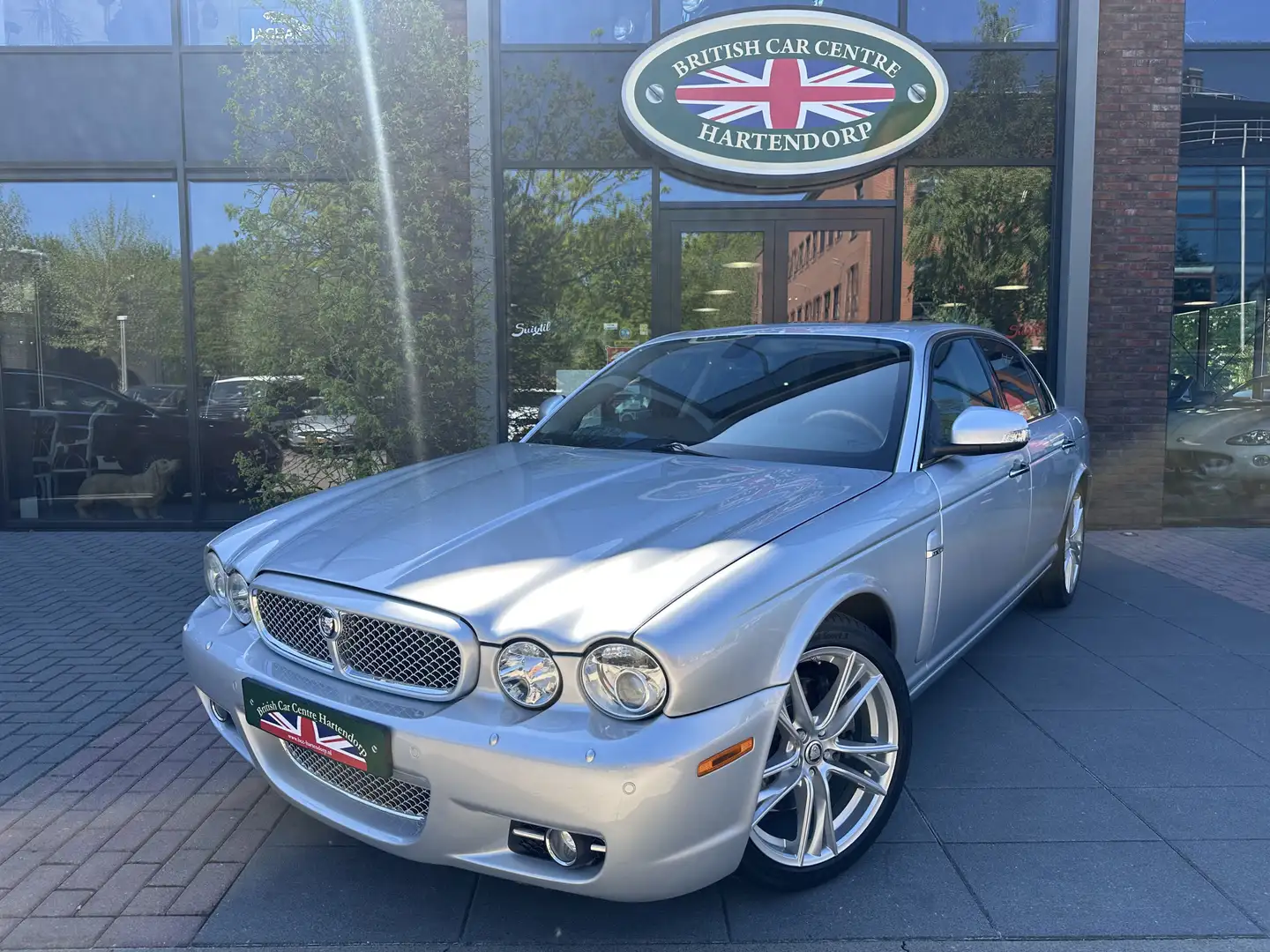 Jaguar XJ 2.7D V6 Sovereign Gris - 1