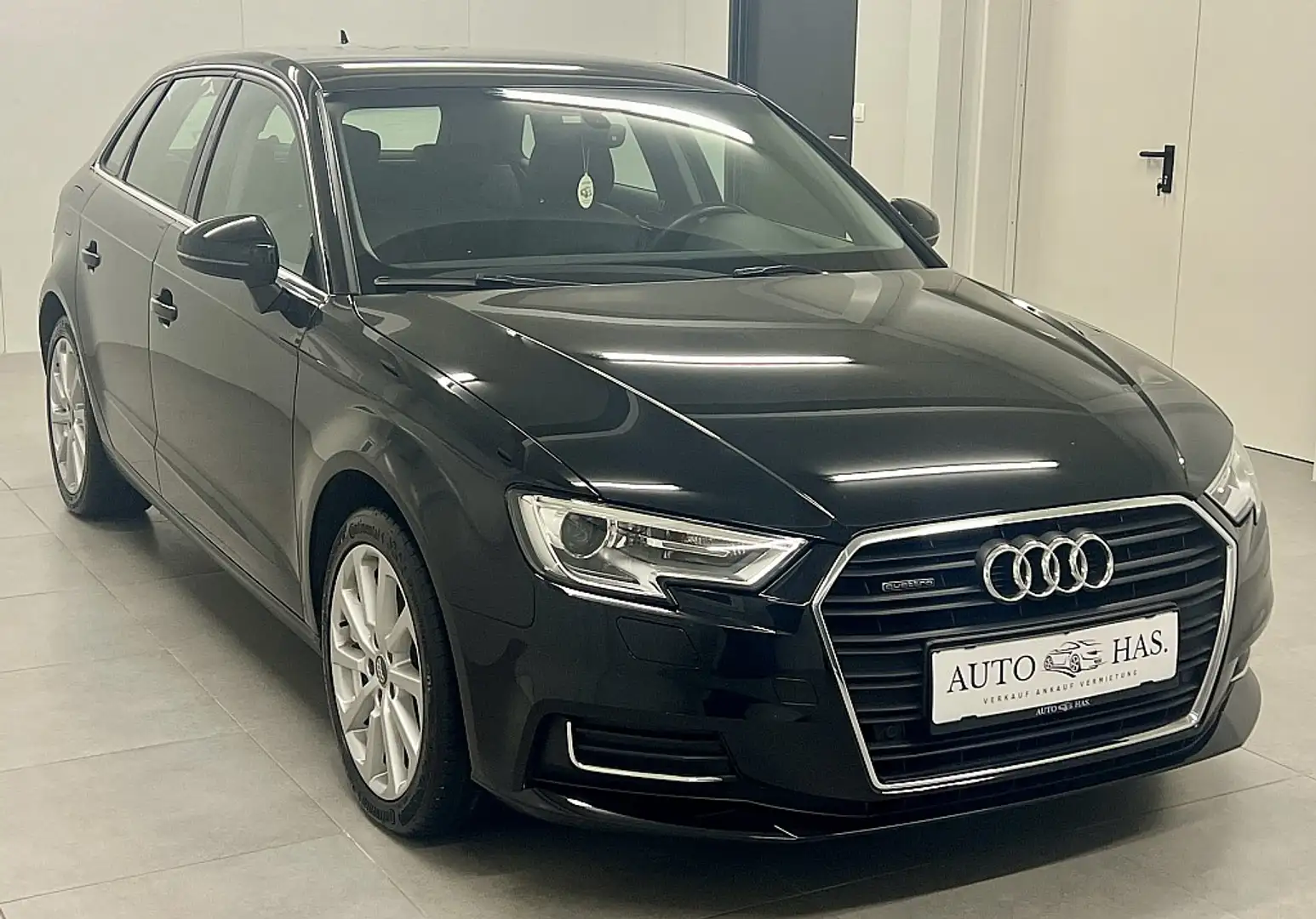 Audi A3 SB 2,0 TDI quattro intense*Xenon*AHK*Tempomat* Schwarz - 1