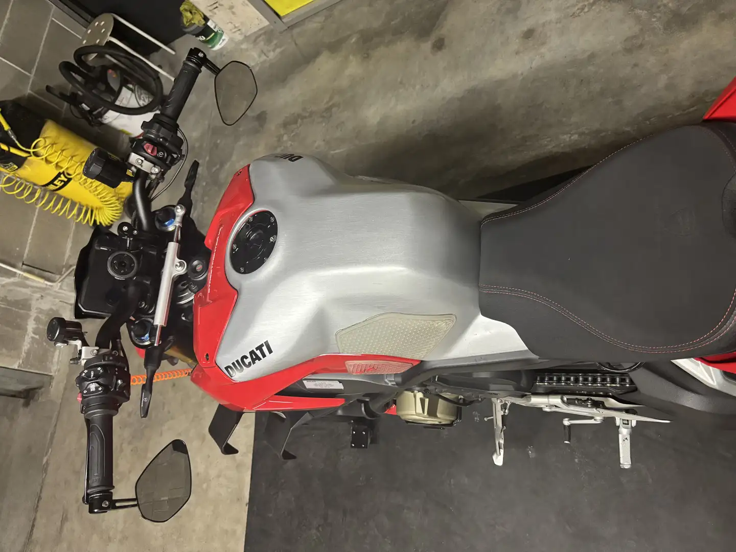 Ducati Streetfighter v4s - 2