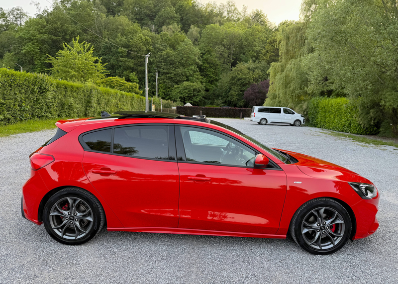 Ford Focus ST-Line 1ier Propriétaire, Car Play, Toit Panoramique ! — photo 8