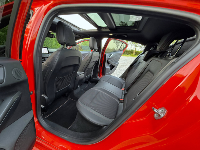 Ford Focus ST-Line 1ier Propriétaire, Car Play, Toit Panoramique ! — photo 14