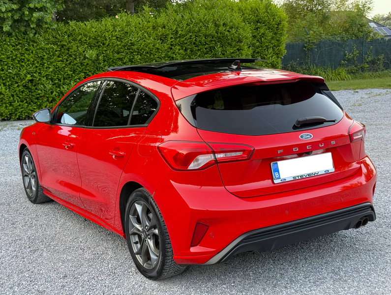 Ford Focus ST-Line 1ier Propriétaire, Car Play, Toit Panoramique ! — photo 4