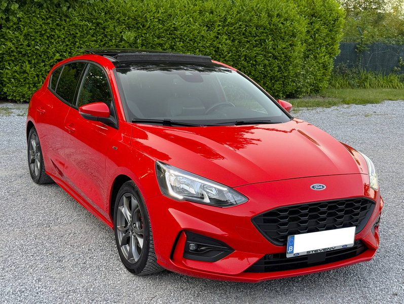 Ford Focus ST-Line 1ier Propriétaire, Car Play, Toit Panoramique ! — photo 3