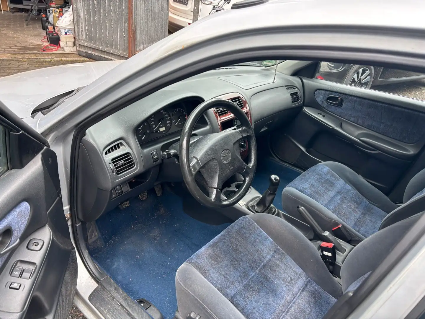 Mazda 626 Lim.   Klima Gris - 2