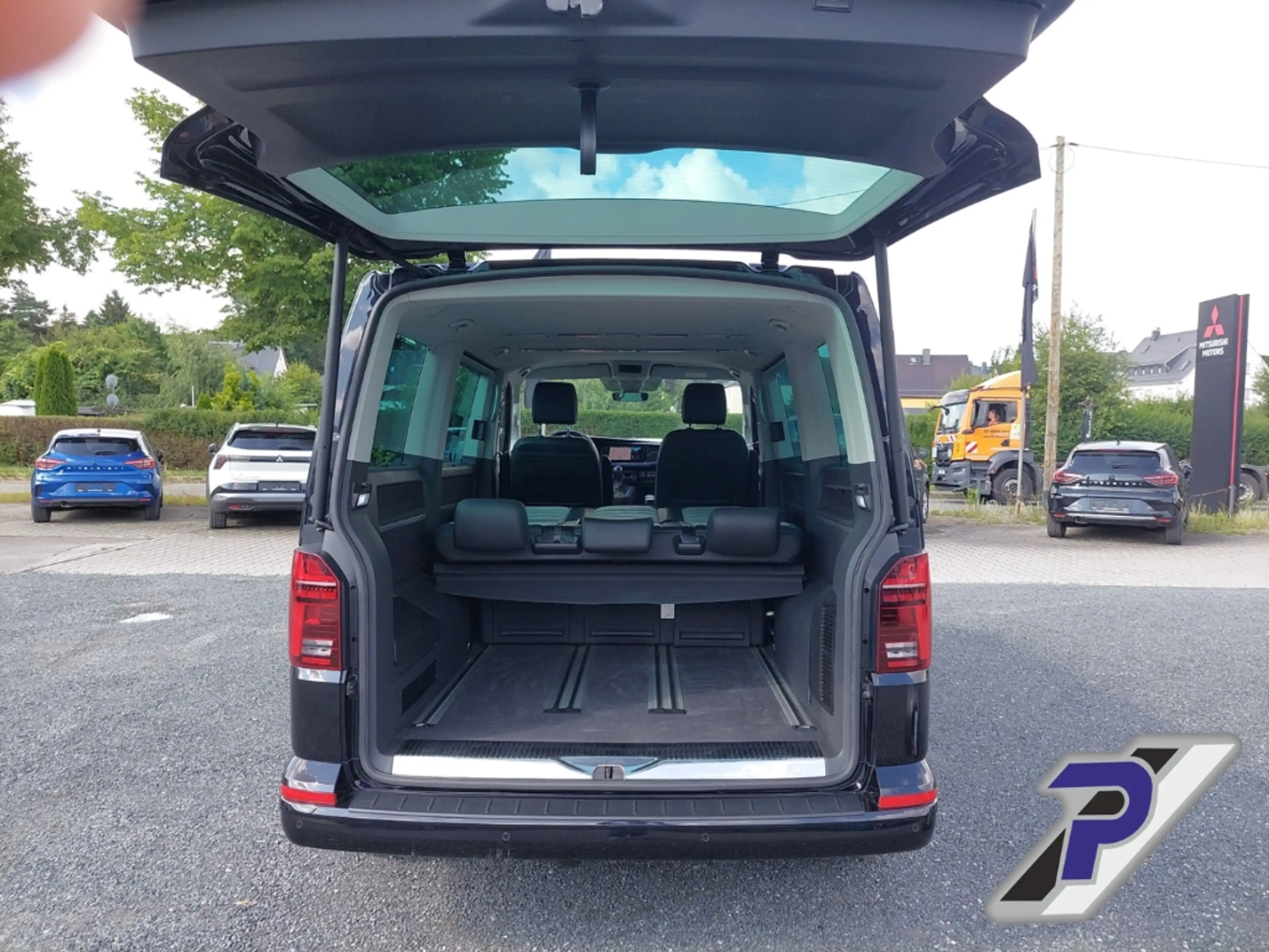 Volkswagen T6.1 Multivan Cruise FWD AD StandHZG AHK-abnehmbar Navi Leder Di — photo 10
