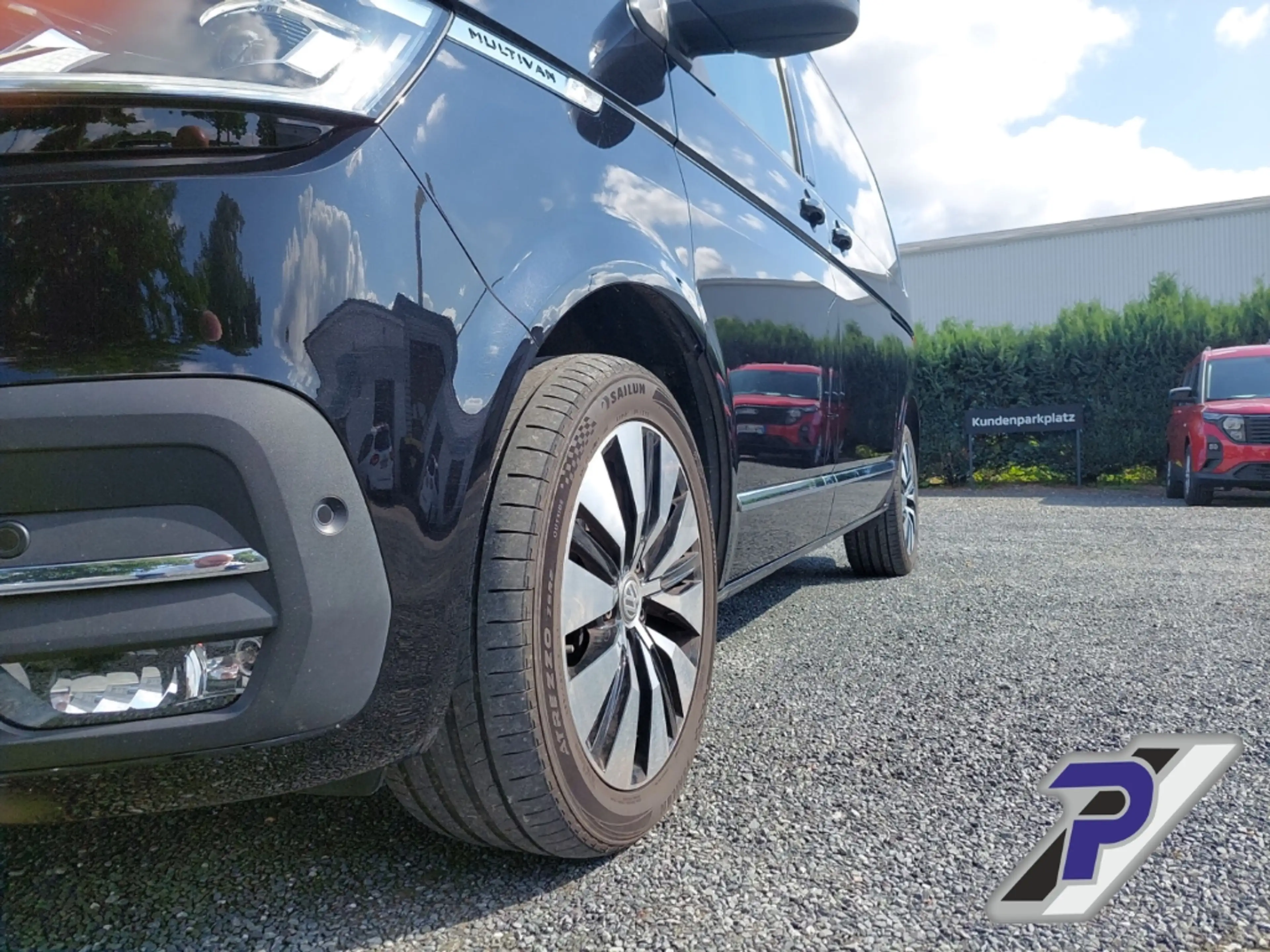 Volkswagen T6.1 Multivan Cruise FWD AD StandHZG AHK-abnehmbar Navi Leder Di — photo 9