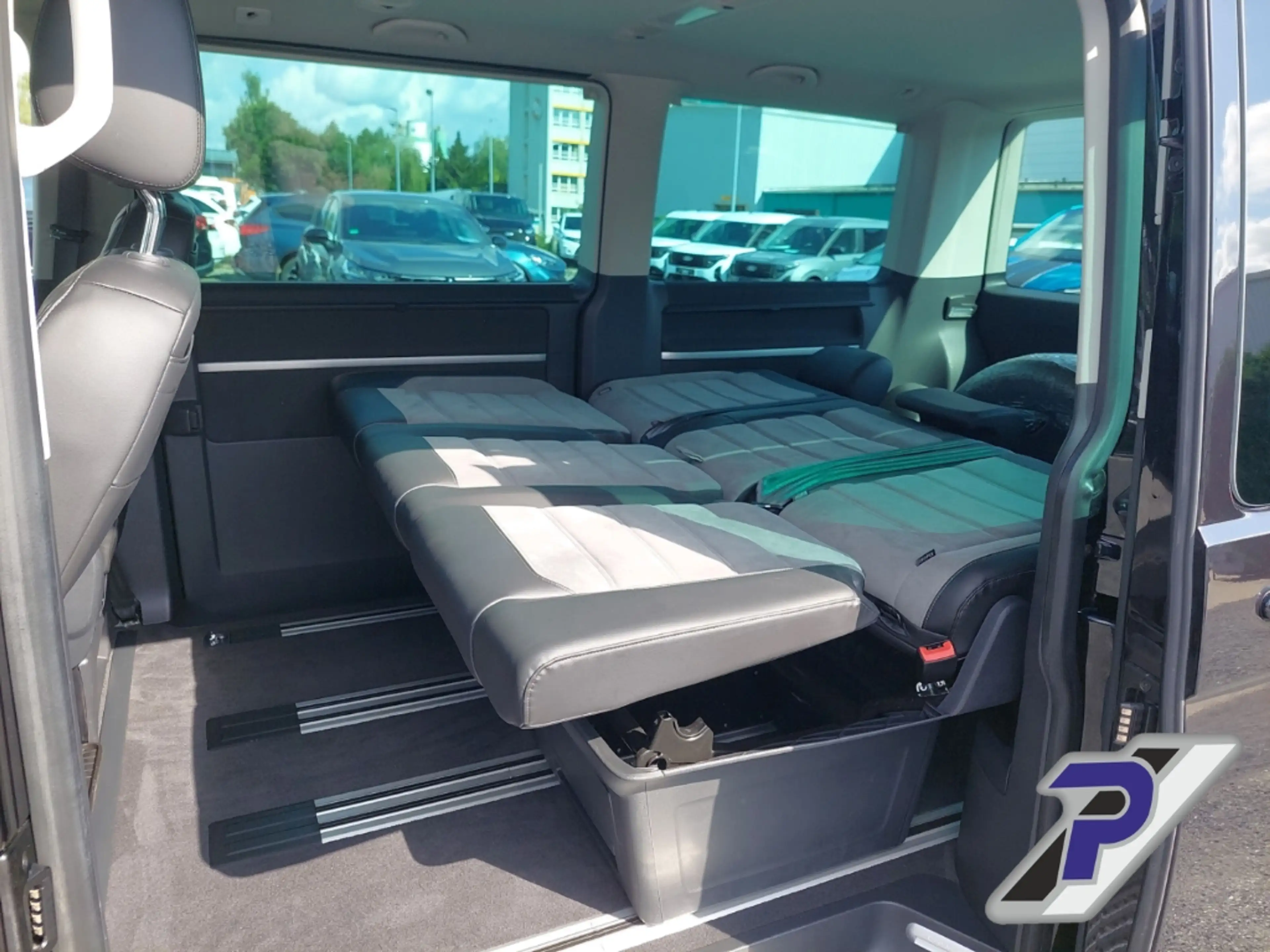 Volkswagen T6.1 Multivan Cruise FWD AD StandHZG AHK-abnehmbar Navi Leder Di — photo 13