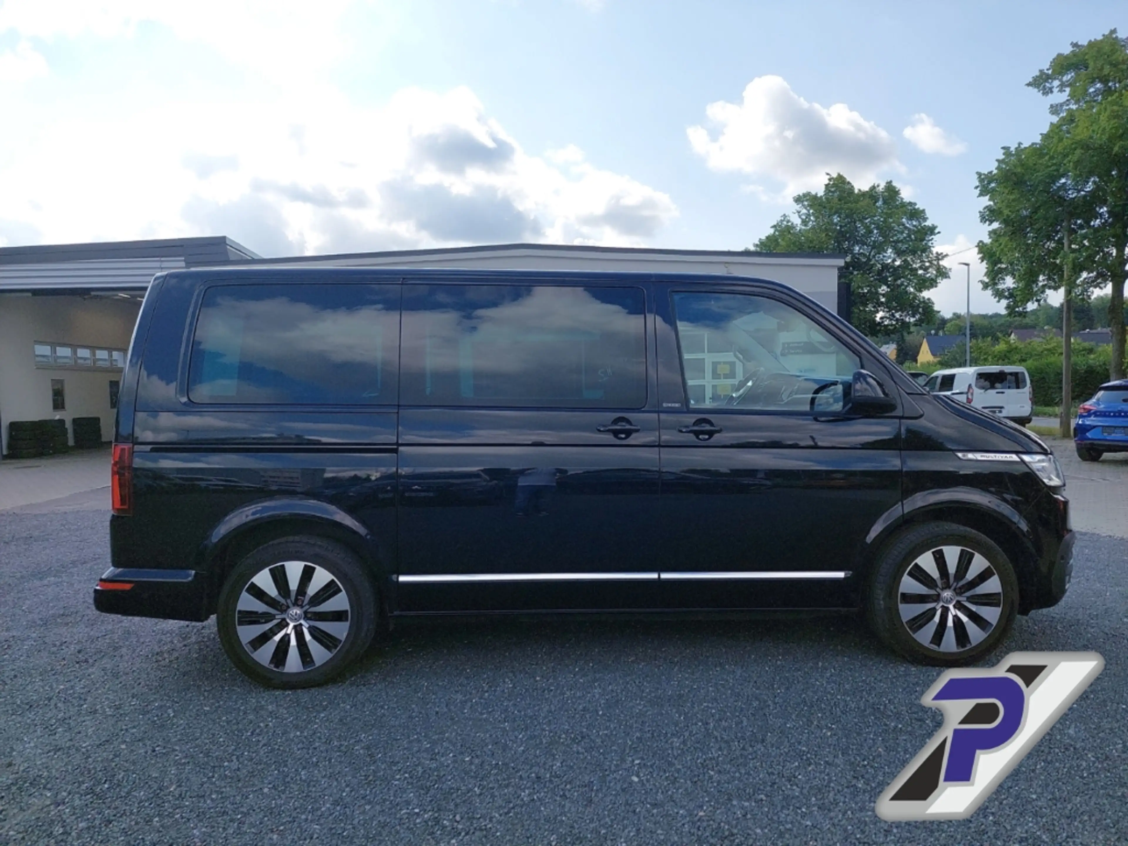 Volkswagen T6.1 Multivan Cruise FWD AD StandHZG AHK-abnehmbar Navi Leder Di — photo 6