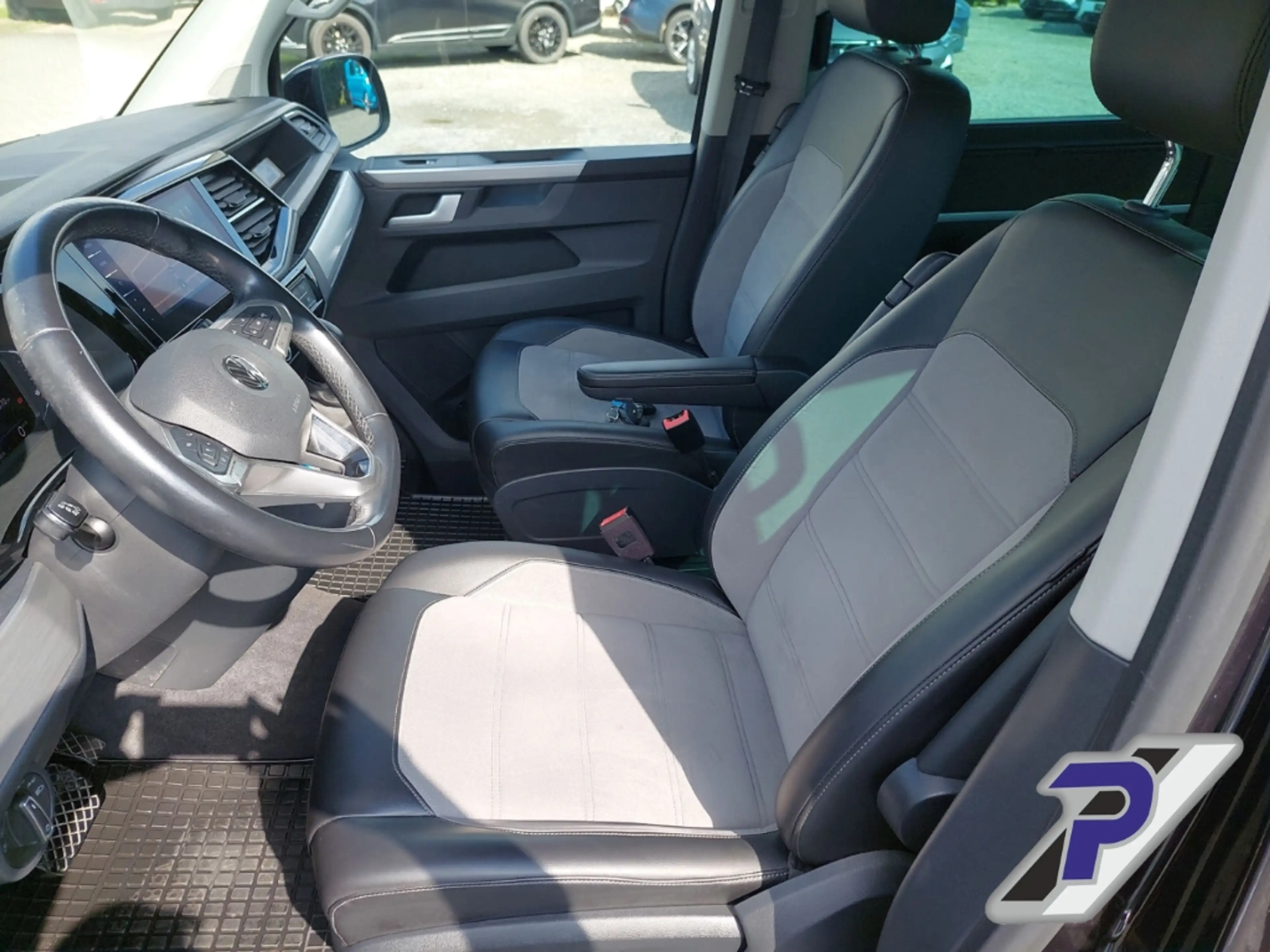 Volkswagen T6.1 Multivan Cruise FWD AD StandHZG AHK-abnehmbar Navi Leder Di — photo 11