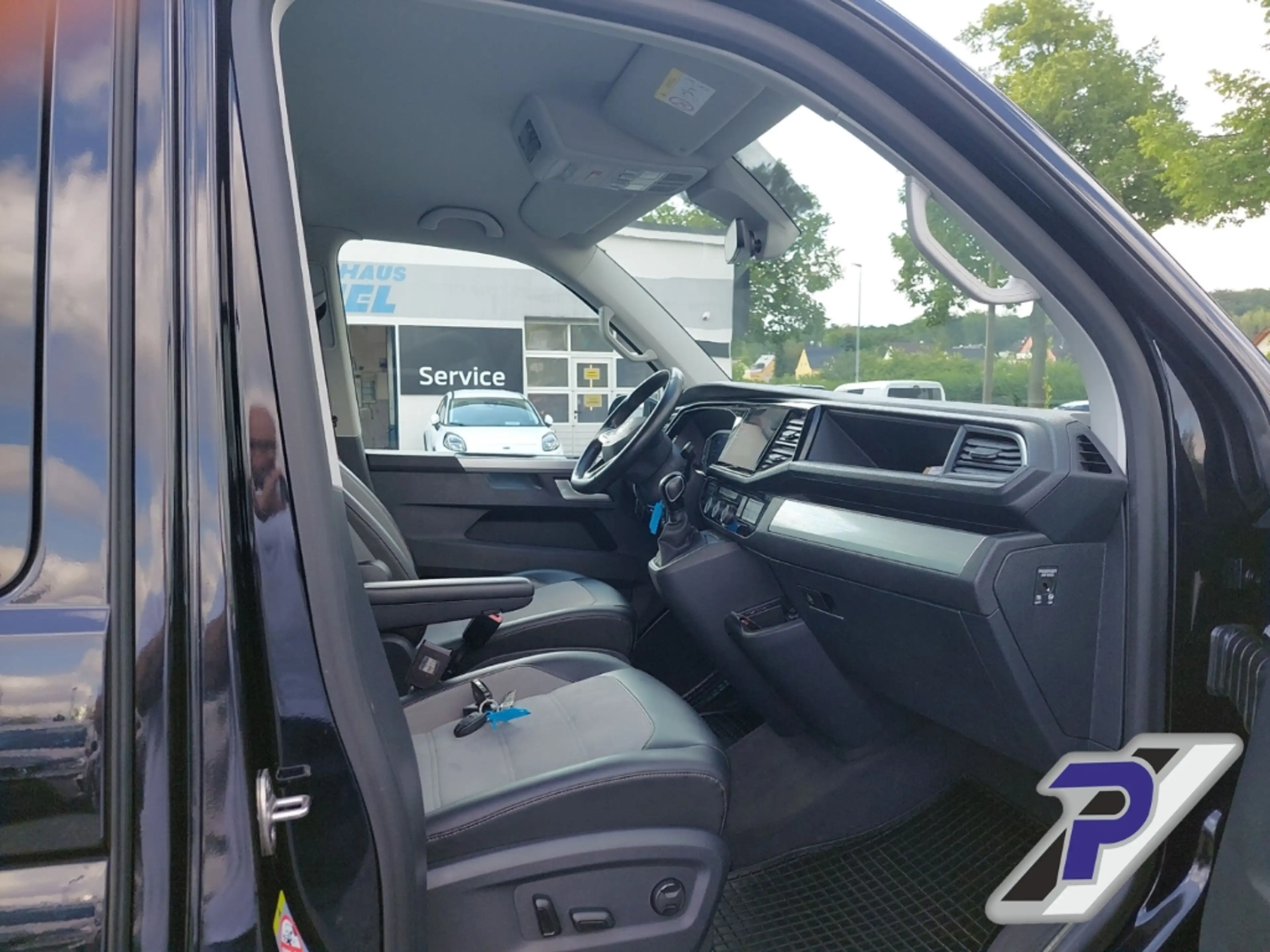 Volkswagen T6.1 Multivan Cruise FWD AD StandHZG AHK-abnehmbar Navi Leder Di — photo 14