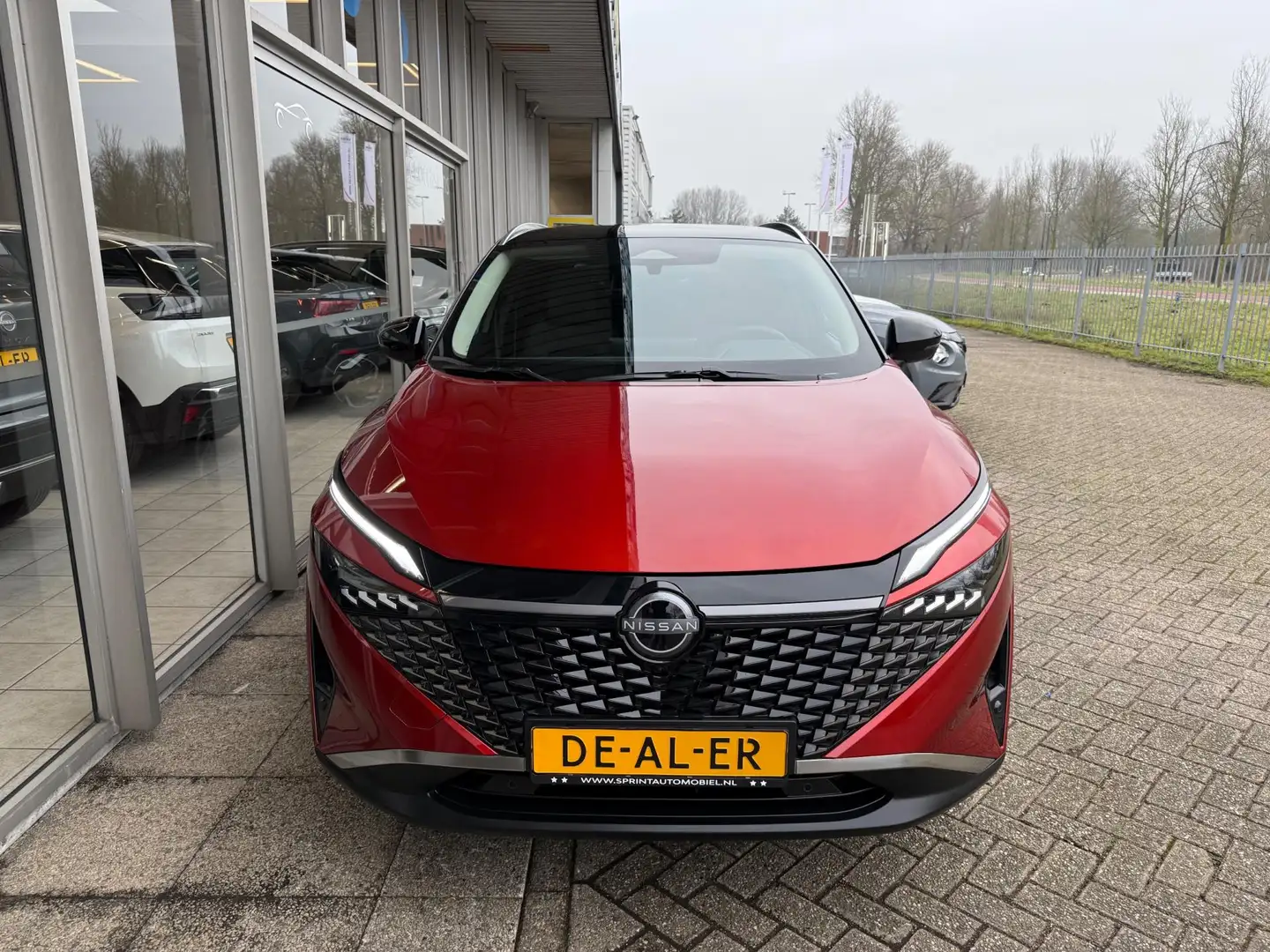 Nissan Qashqai 1.3 MHEV Xtronic N-Connecta 158PK / NAVIGATIE / 36 Rouge - 2