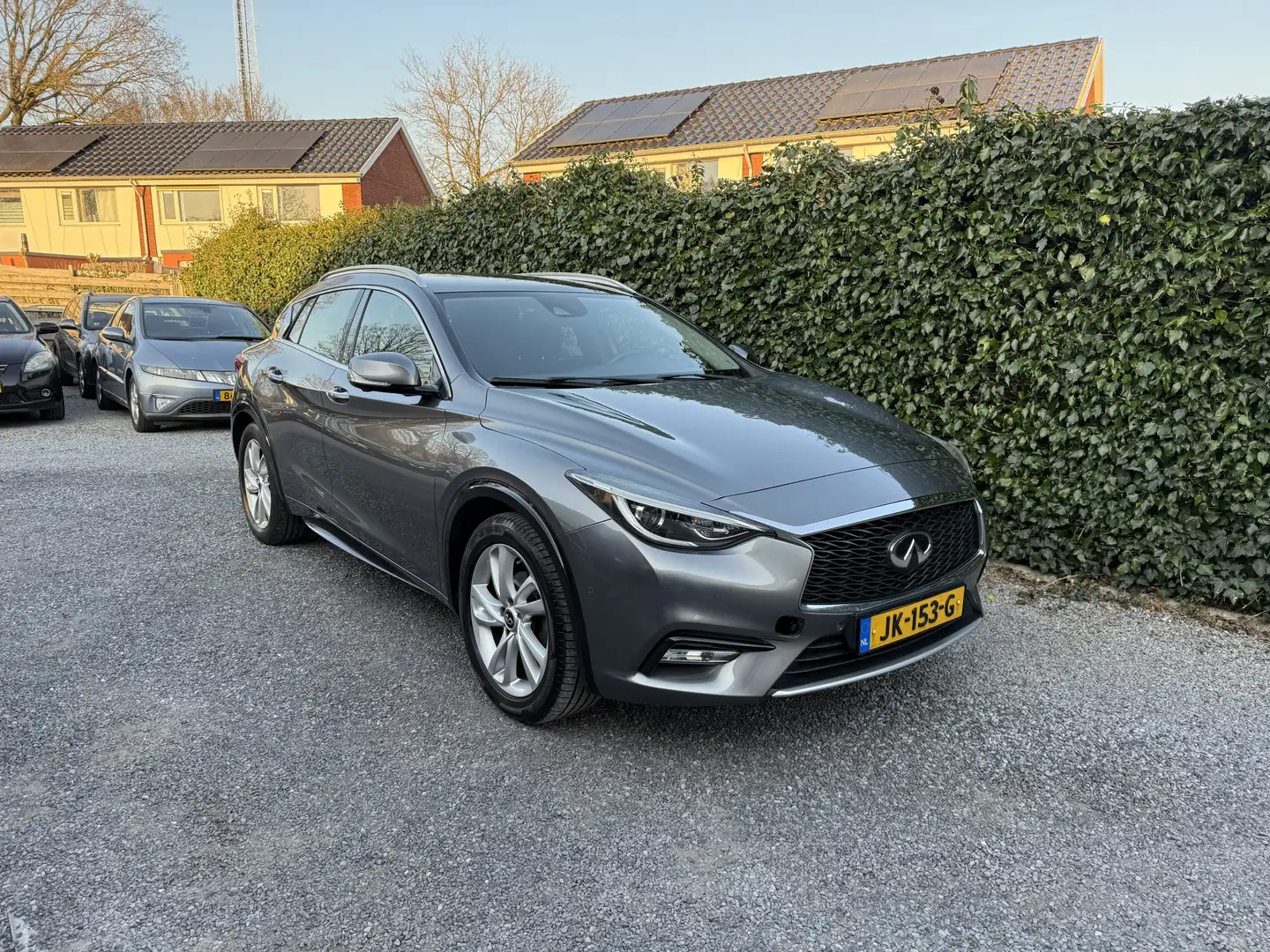Infiniti Q30 1.5d Premium | Panoramadak | Navi | 360 Camera | A Сірий - 1