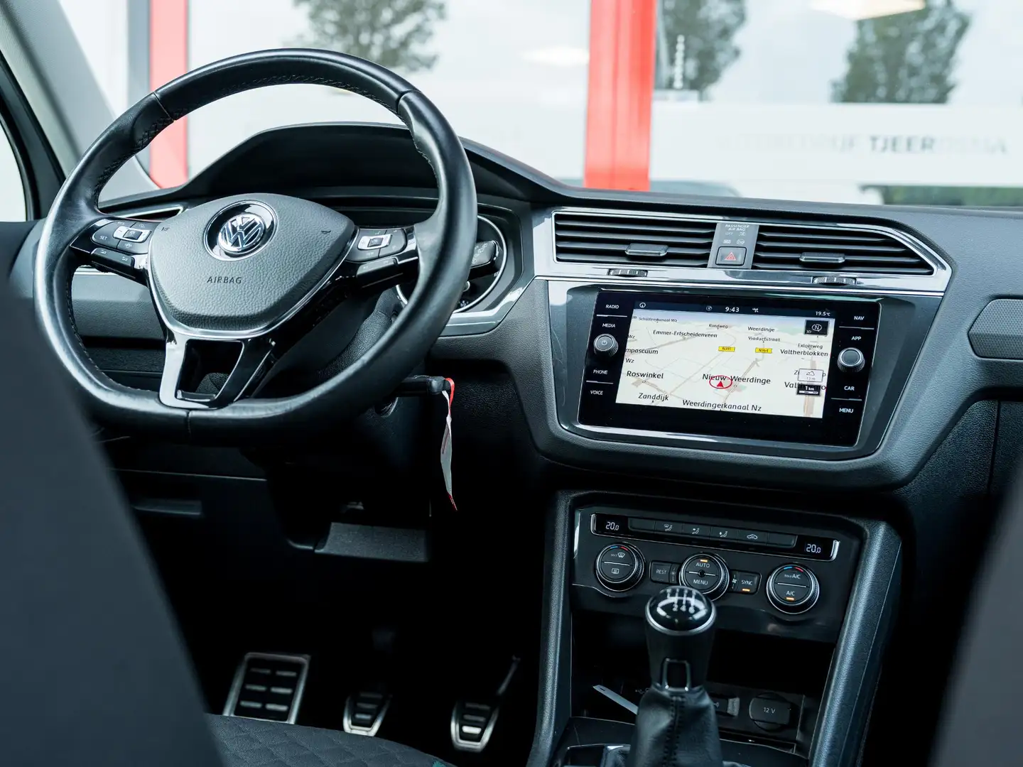 Volkswagen Tiguan 1.5 TSI IQ Drive | Navigatie | Camera | Climate Co Gris - 2