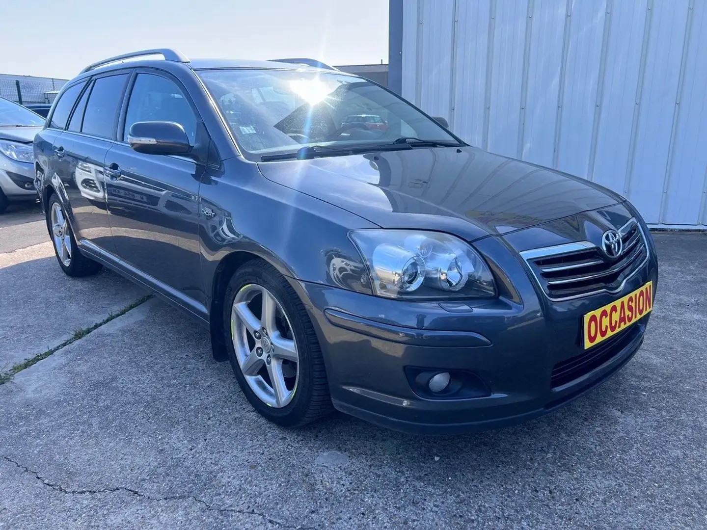 Toyota Avensis 2.2 D4D 177CH CUIR / GPS / MOTEUR A CHAINE Szürke - 1