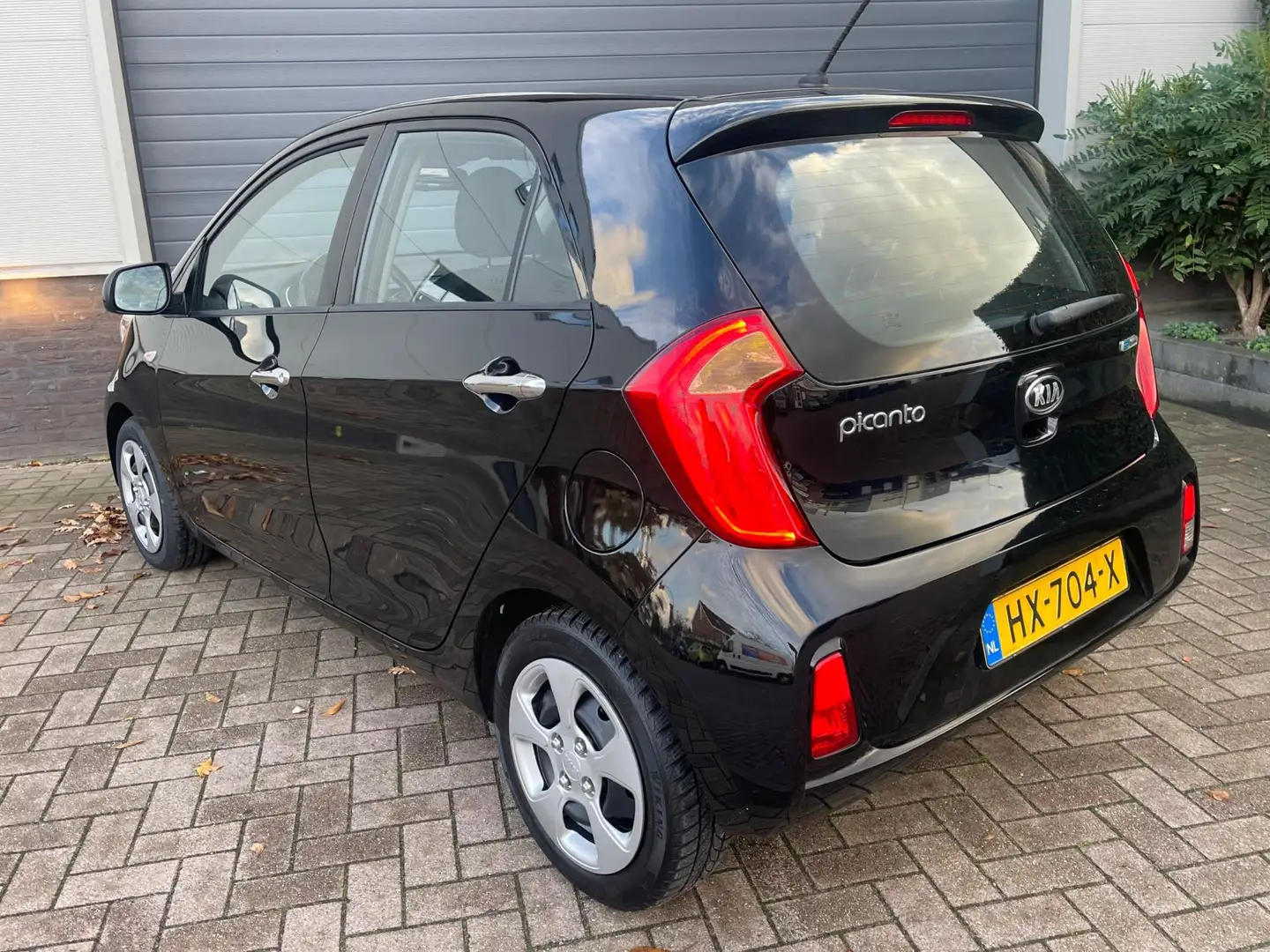 Kia Picanto 1.0 CVVT DynamicLine/Led/Cruise-c/Climate-c/AUX/El Zwart - 2