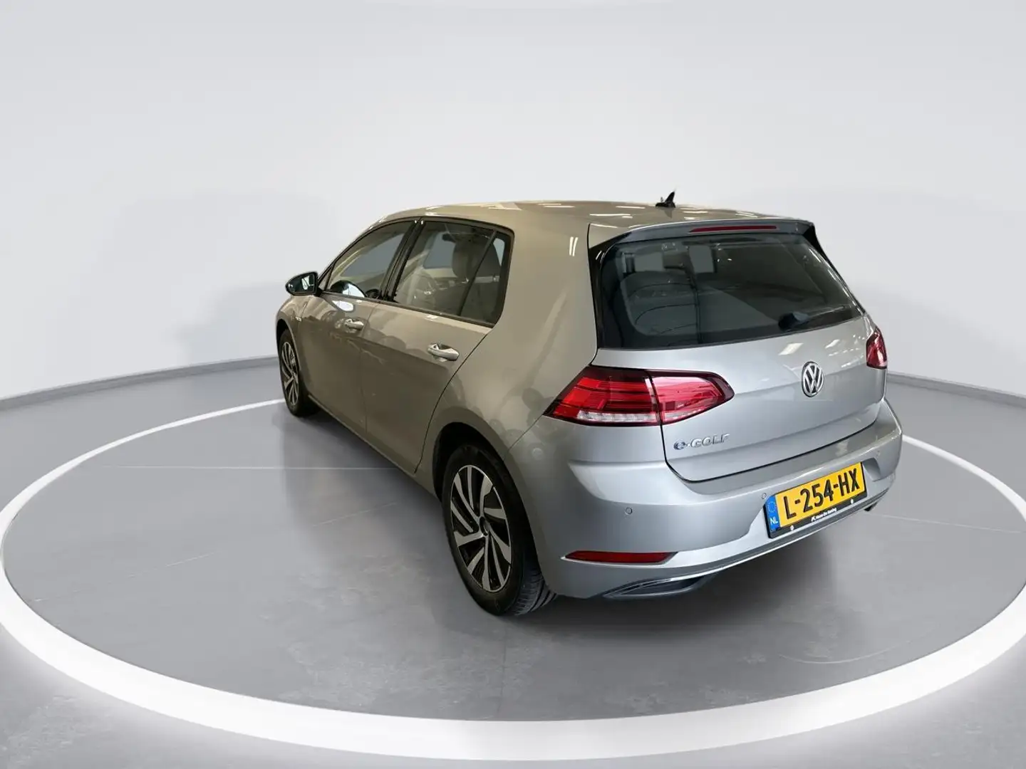 Volkswagen e-Golf 136pk E-DITION · Apple/Android Car Play · Navi · W Grijs - 2