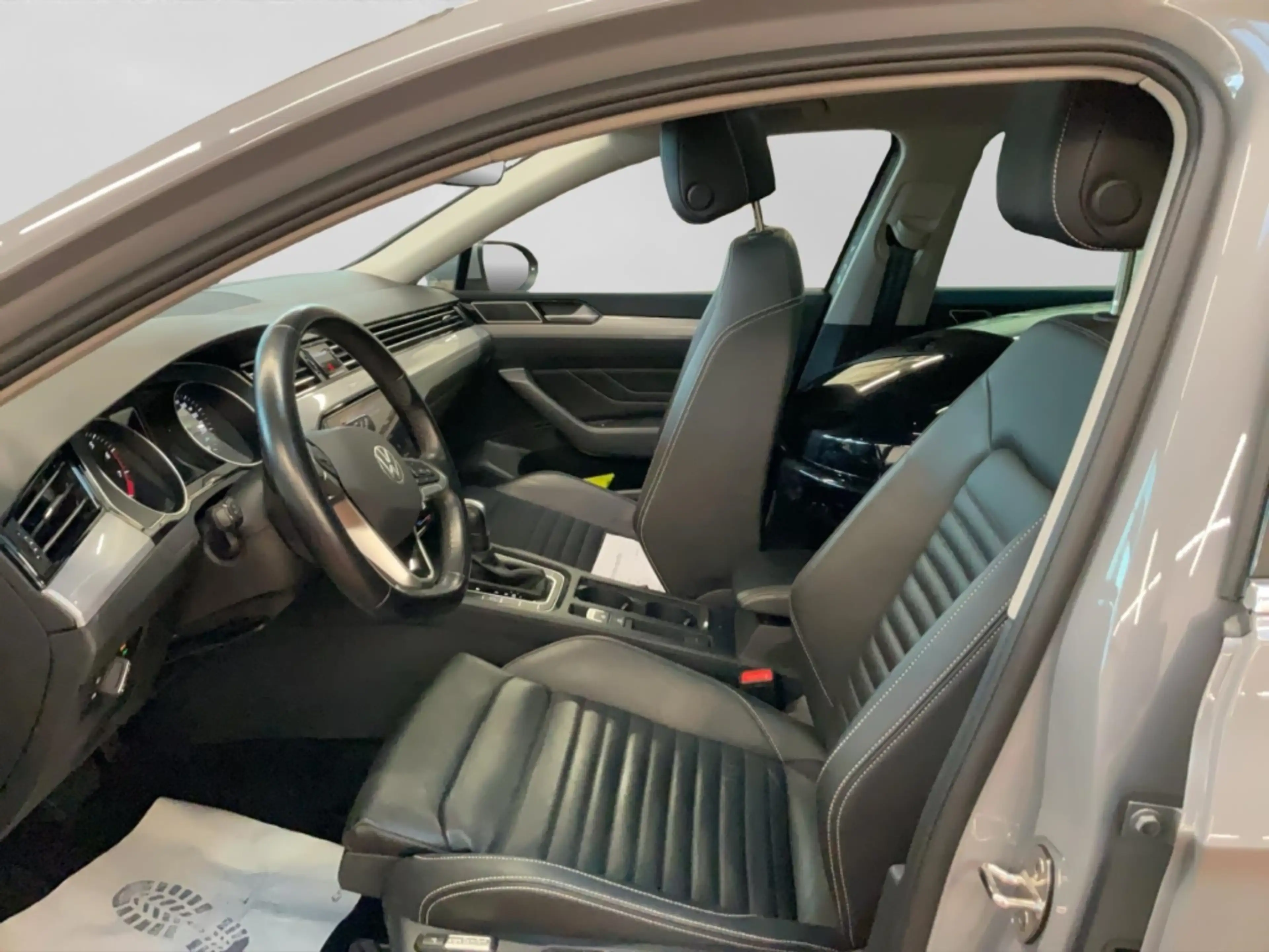 Volkswagen Passat Variant 1.5 TSI Business Alu LED Pano ACC Kamera Navi Sitz — photo 8
