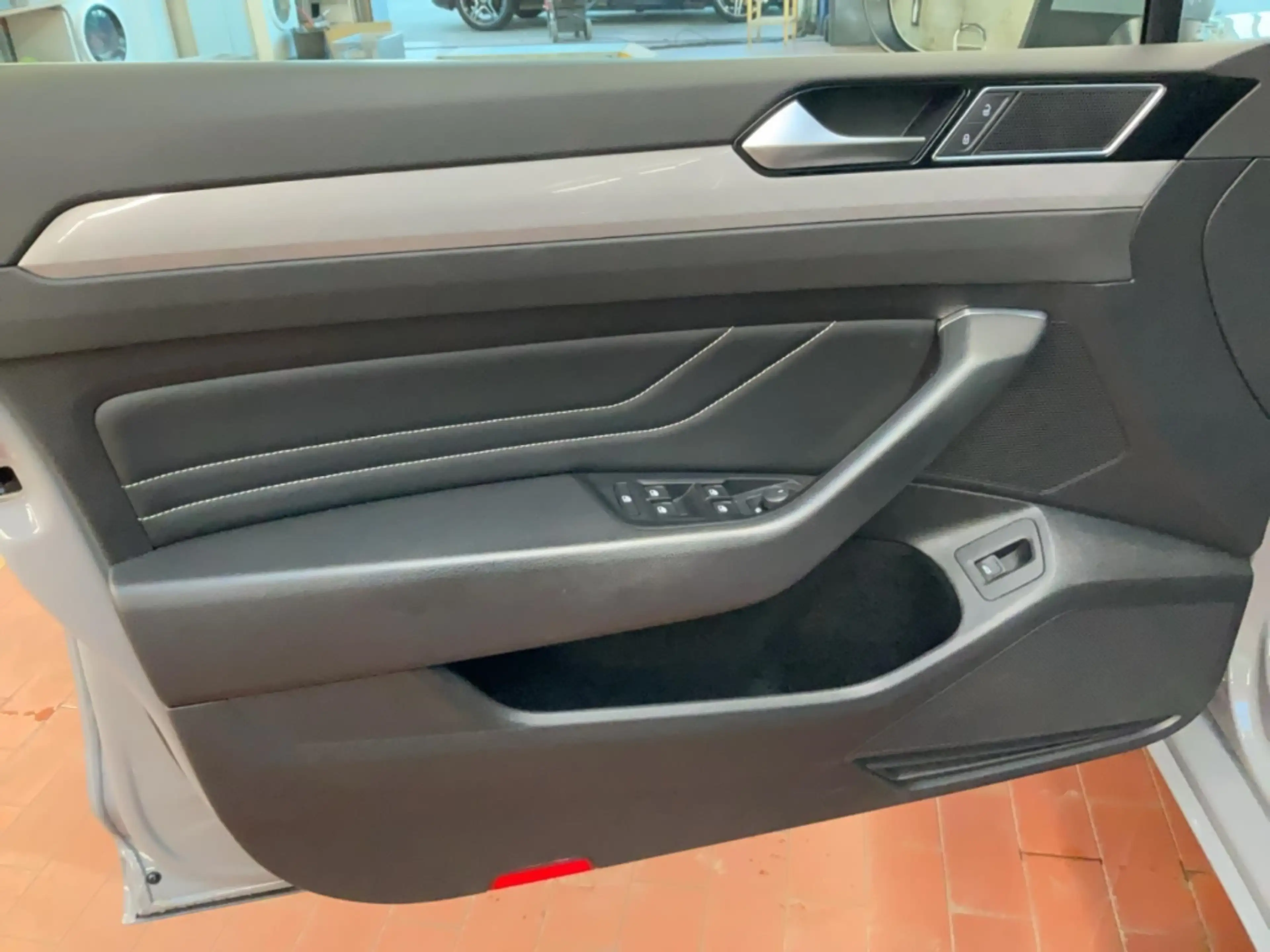 Volkswagen Passat Variant 1.5 TSI Business Alu LED Pano ACC Kamera Navi Sitz — photo 12