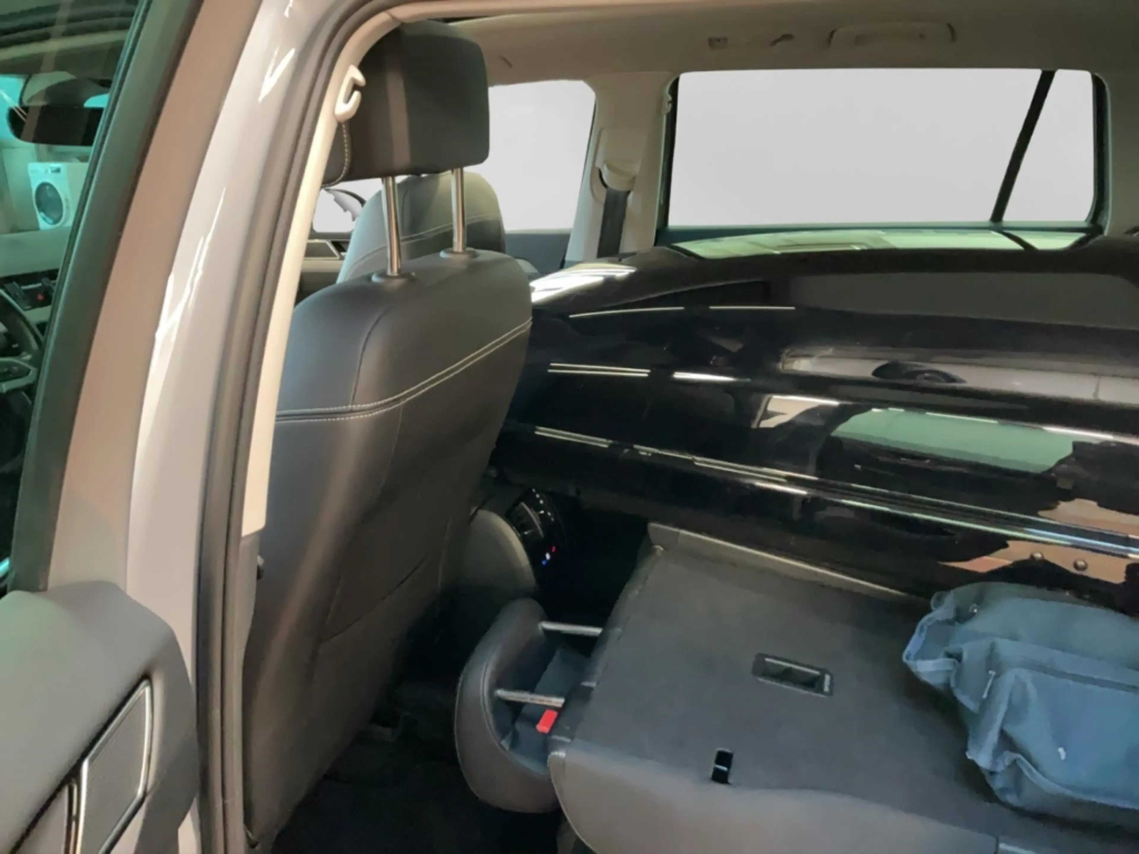 Volkswagen Passat Variant 1.5 TSI Business Alu LED Pano ACC Kamera Navi Sitz — photo 13