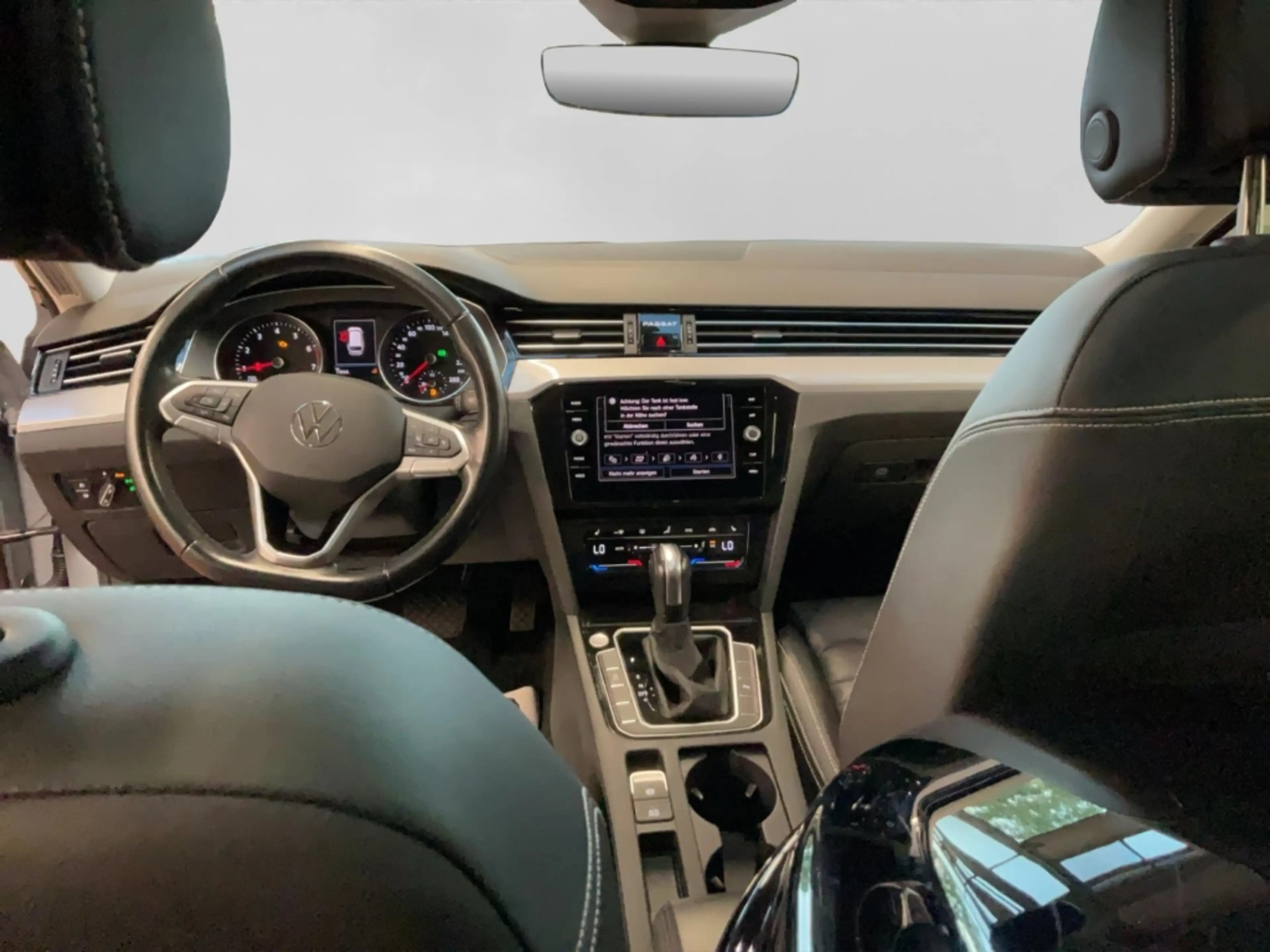 Volkswagen Passat Variant 1.5 TSI Business Alu LED Pano ACC Kamera Navi Sitz — photo 14