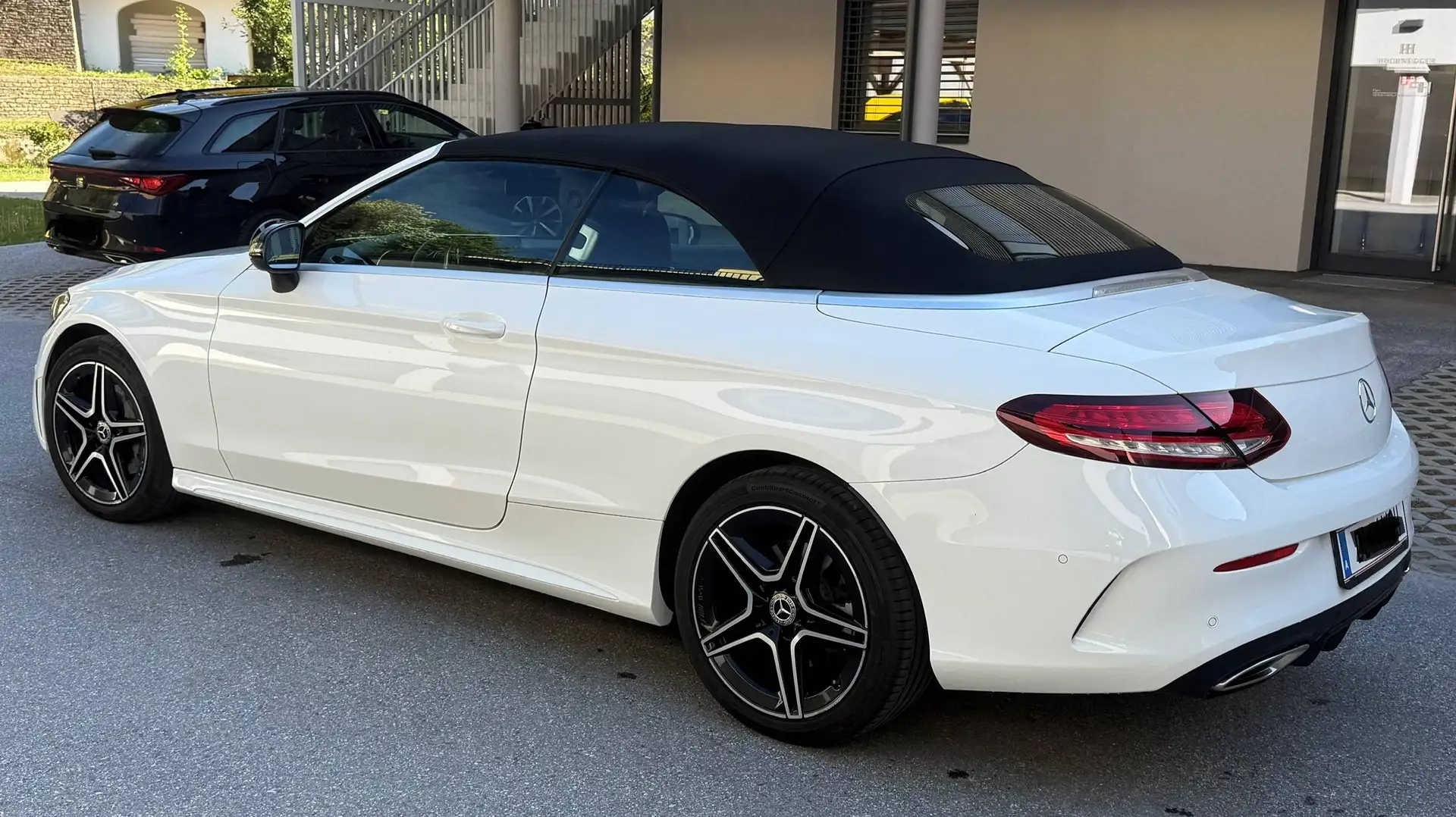 Mercedes-Benz C 180 C 180 Cabrio Aut., AMG-Styling, Rückfahrkamera, Windschott, Klimaanlage, Sitzheizung, AMG- Doppelspeichenräder Weiß - 2