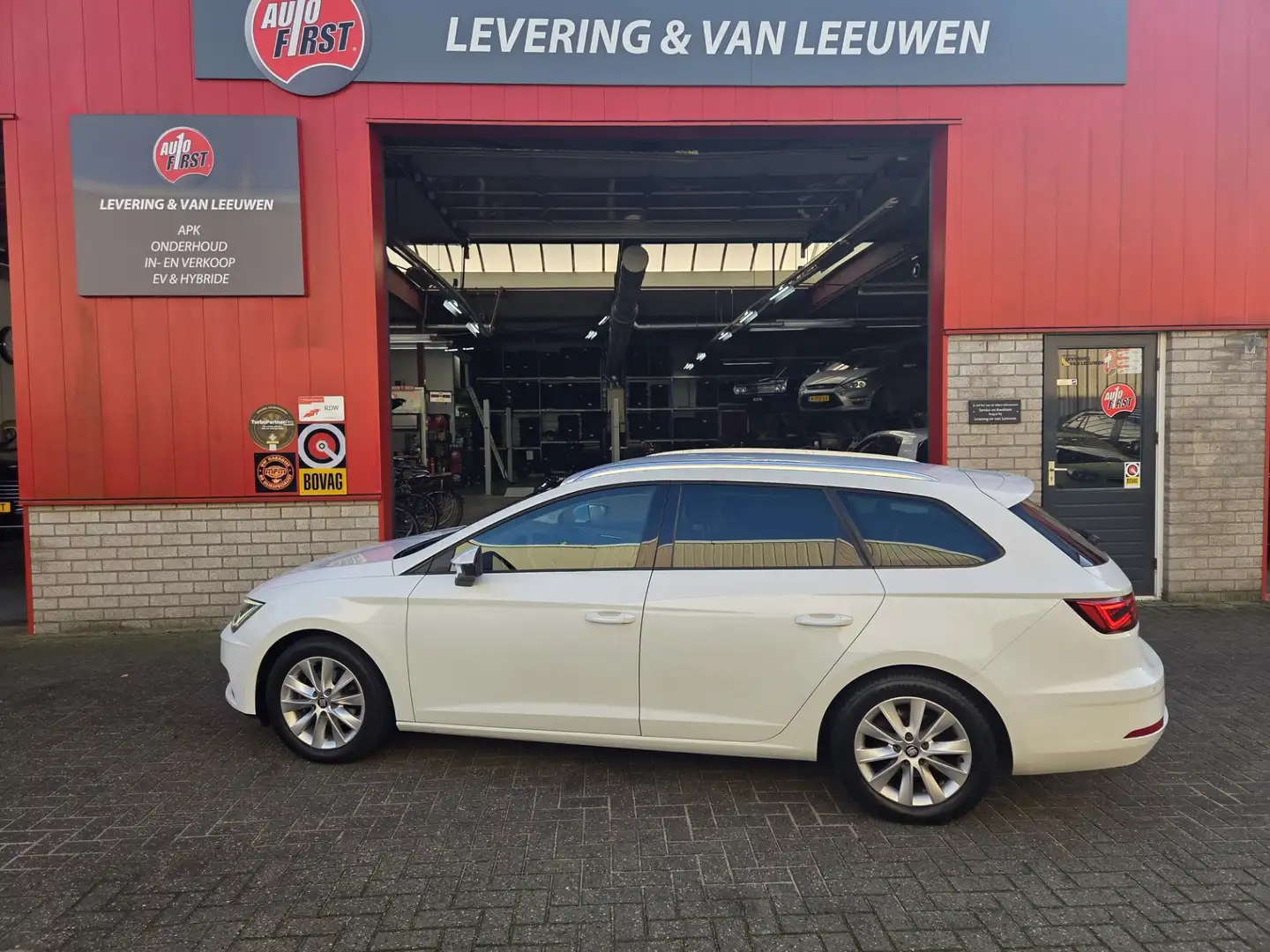 SEAT Leon ST 1.0 EcoTSI Style Business Intense Automaat/ Tre Blanco - 2