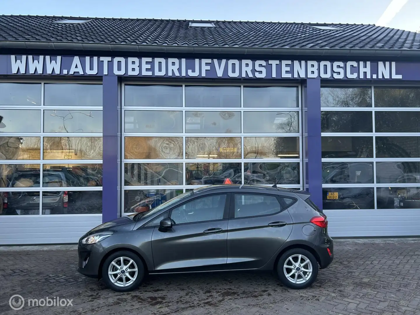 Ford Fiesta 1.0 * AUTOMAAT * 5 DRS * AIRCO * NAVI * Gris - 2