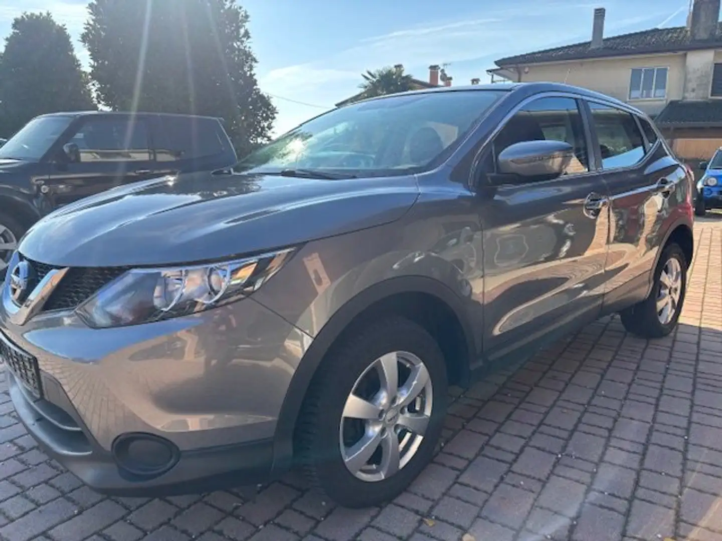 Nissan Qashqai Qashqai 1.2 dig-t Business 115cv Gris - 1