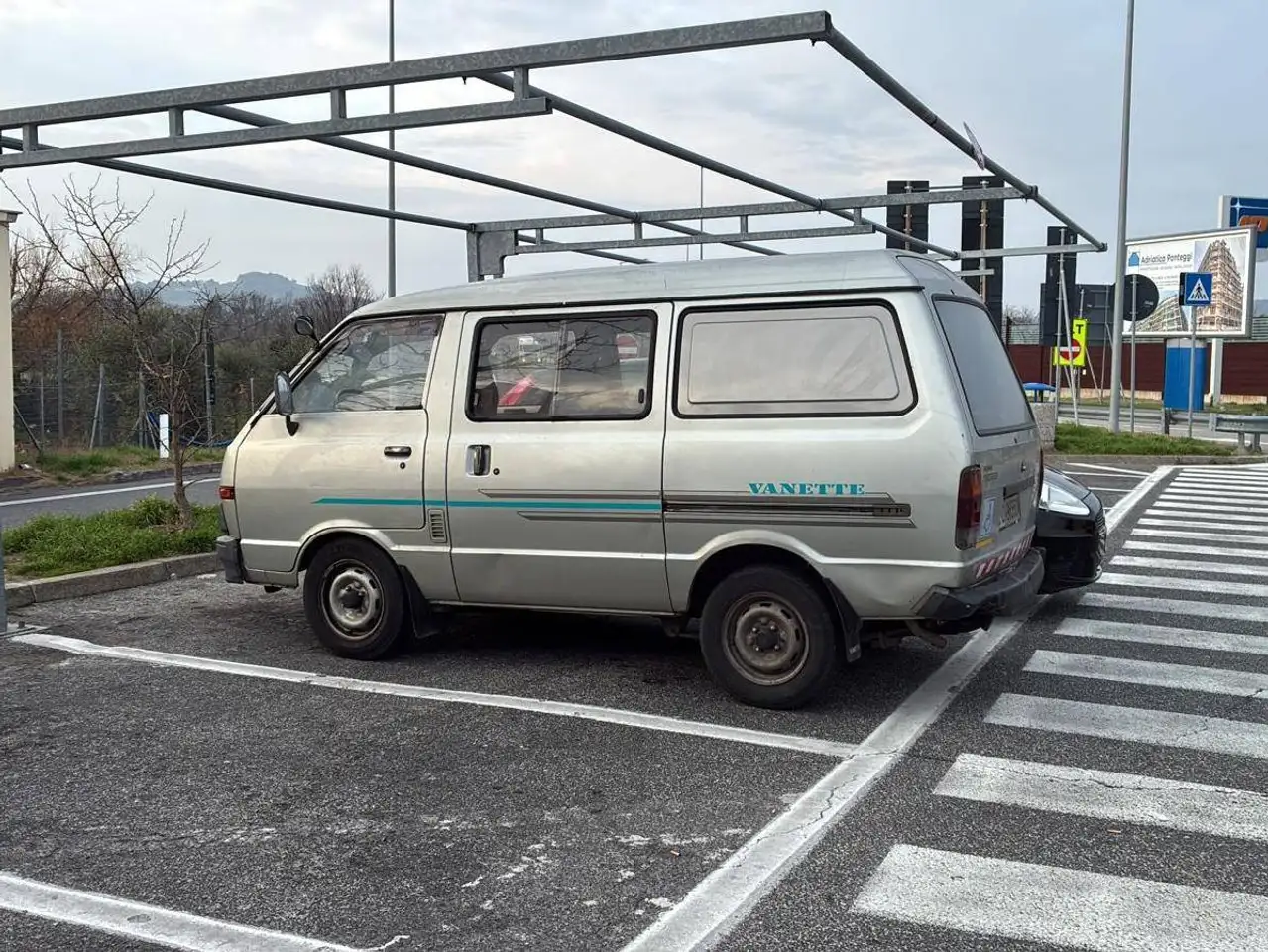 Nissan Vanette 2.0d Coach, foto 3