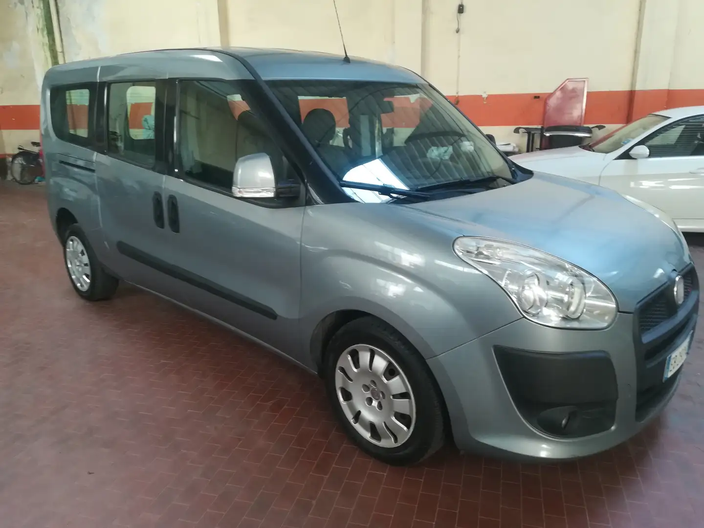 Fiat Doblo Gris - 1
